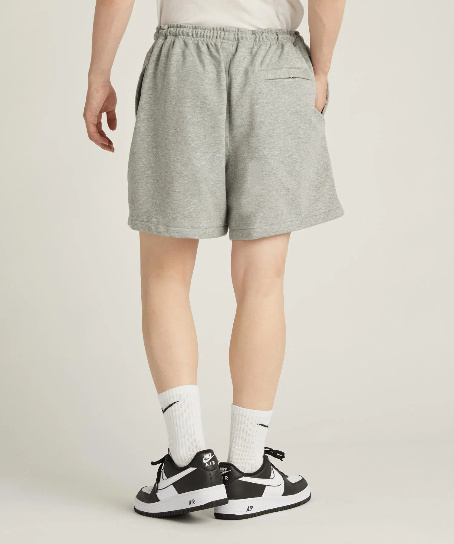 《В наличии комплект》 Мужские шорты Nike Club из французской махровой ткани FN3521-063, темно-серый меланж — фото 3