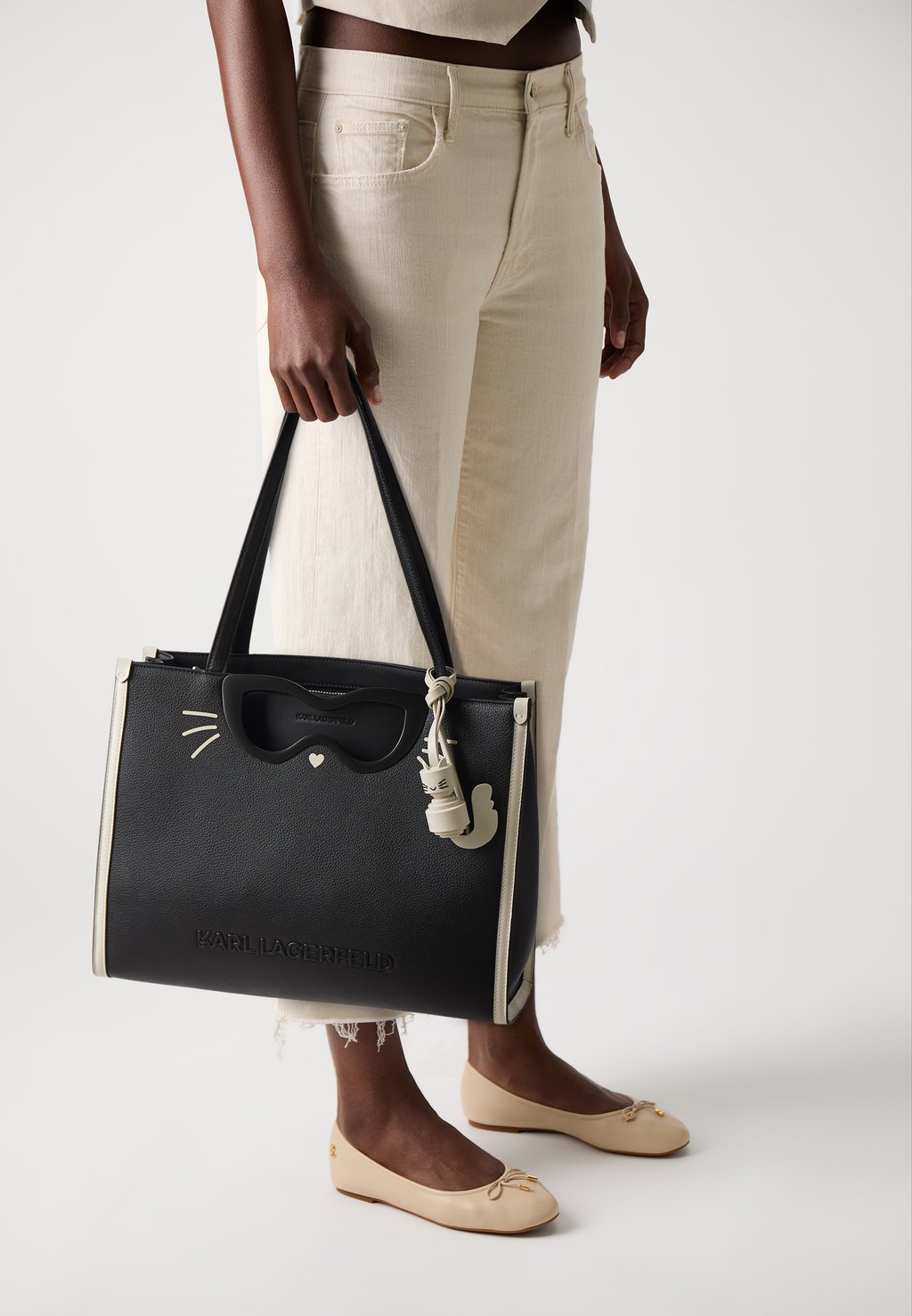 

Сумка-тоут IKON CHOUPETTE TOTE KARL LAGERFELD, черный