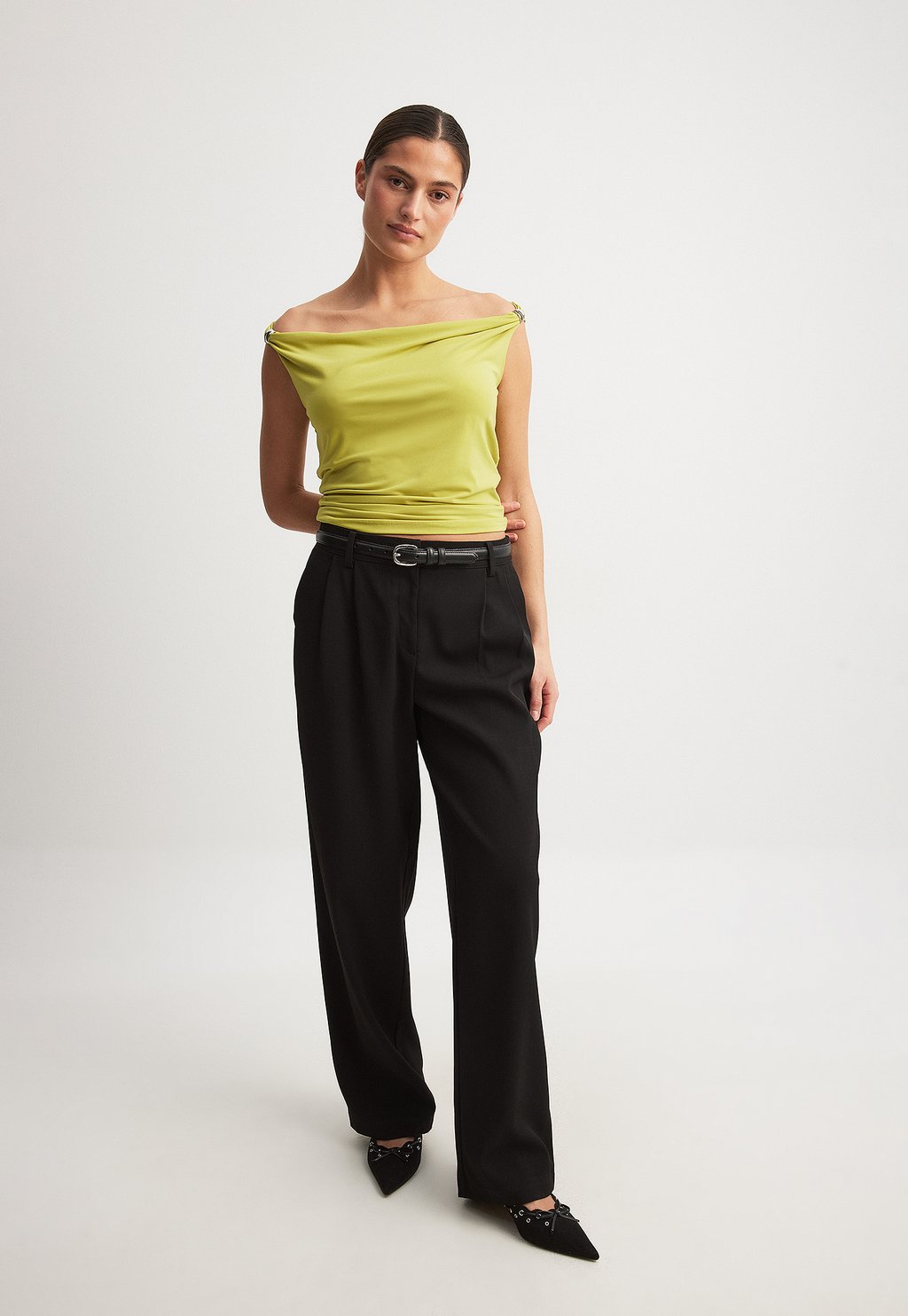 

Топ OFF SHOULDER BUCKLE DETAIL NA-KD, зеленый
