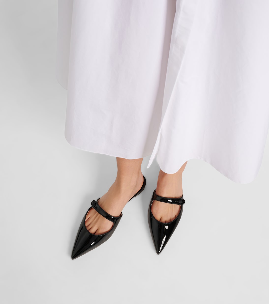 Мюли Camparimu из лакированной кожи Manolo Blahnik, черный — фото 4