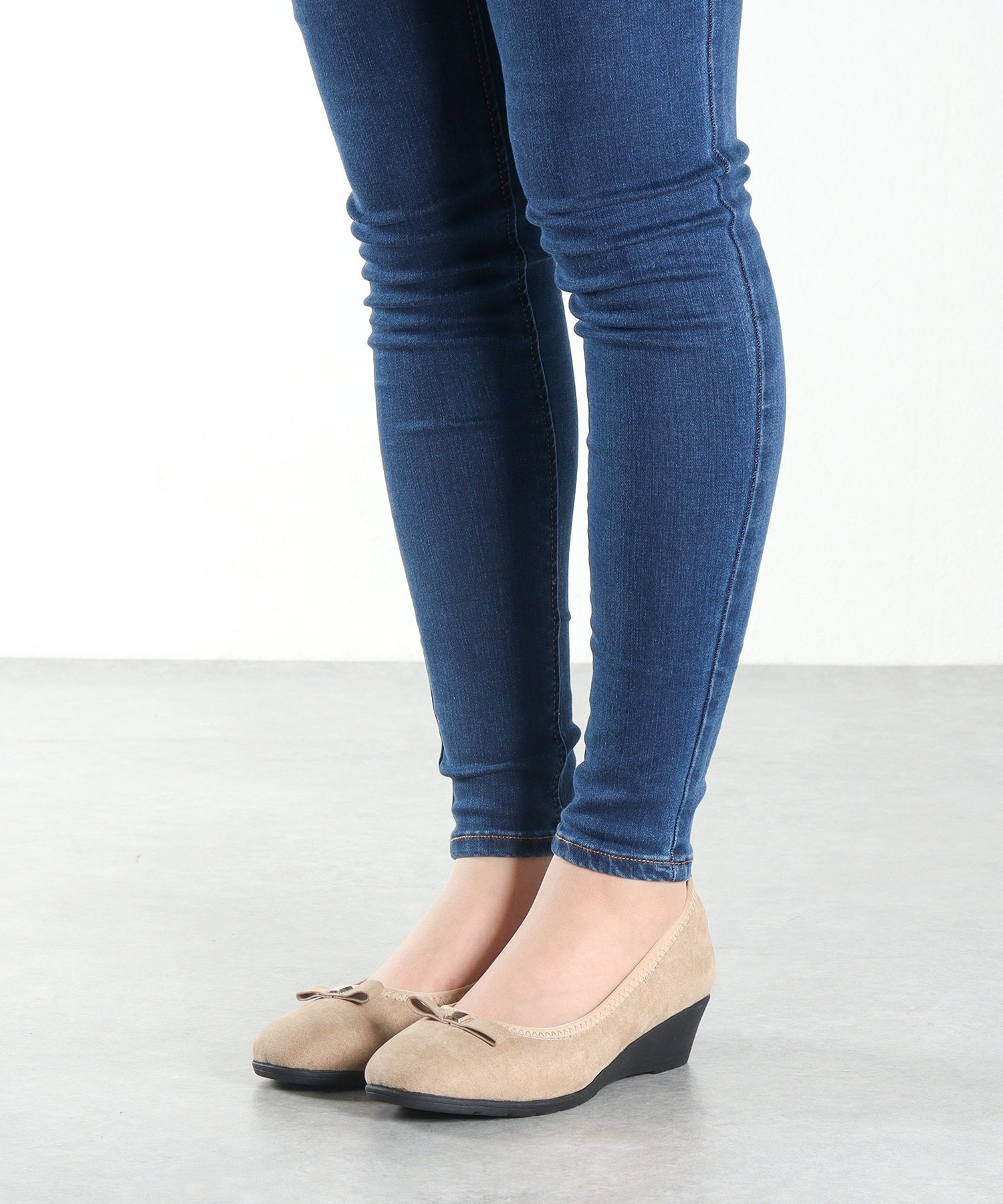 Туфли-лодочки на квадратном каблуке 4 см с лентой 1183 Libertydoll, Beige suede