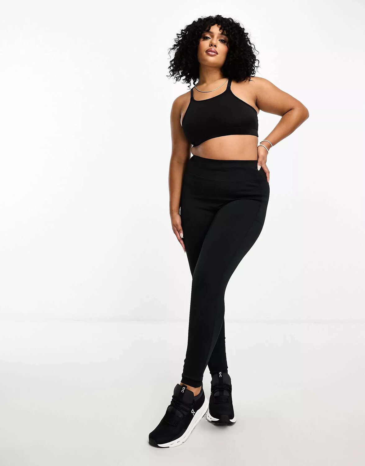

Черные леггинсы для бега с завязкой на талии и карманами ASOS Curve Icon