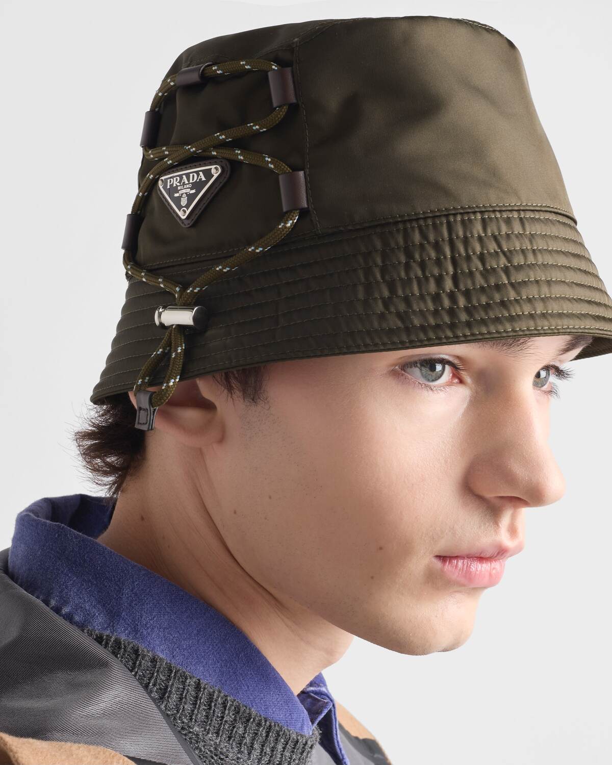 Панамка Prada Speedrock из переработанного нейлона Prada, камуфляжный зеленый — фото 4