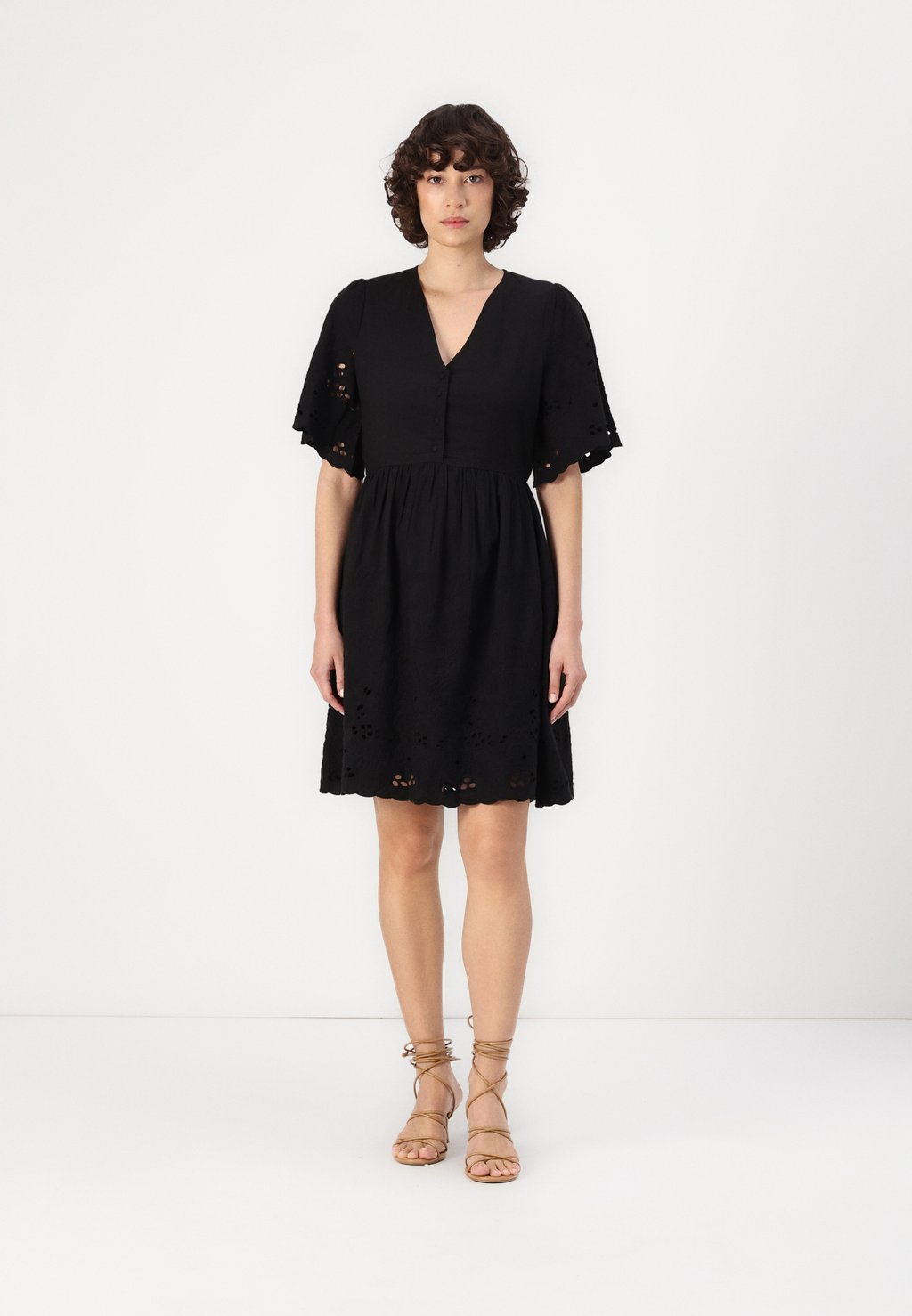 

Платье-рубашка SLFDAHLIA SHORT BRODERI Selected Femme, черный