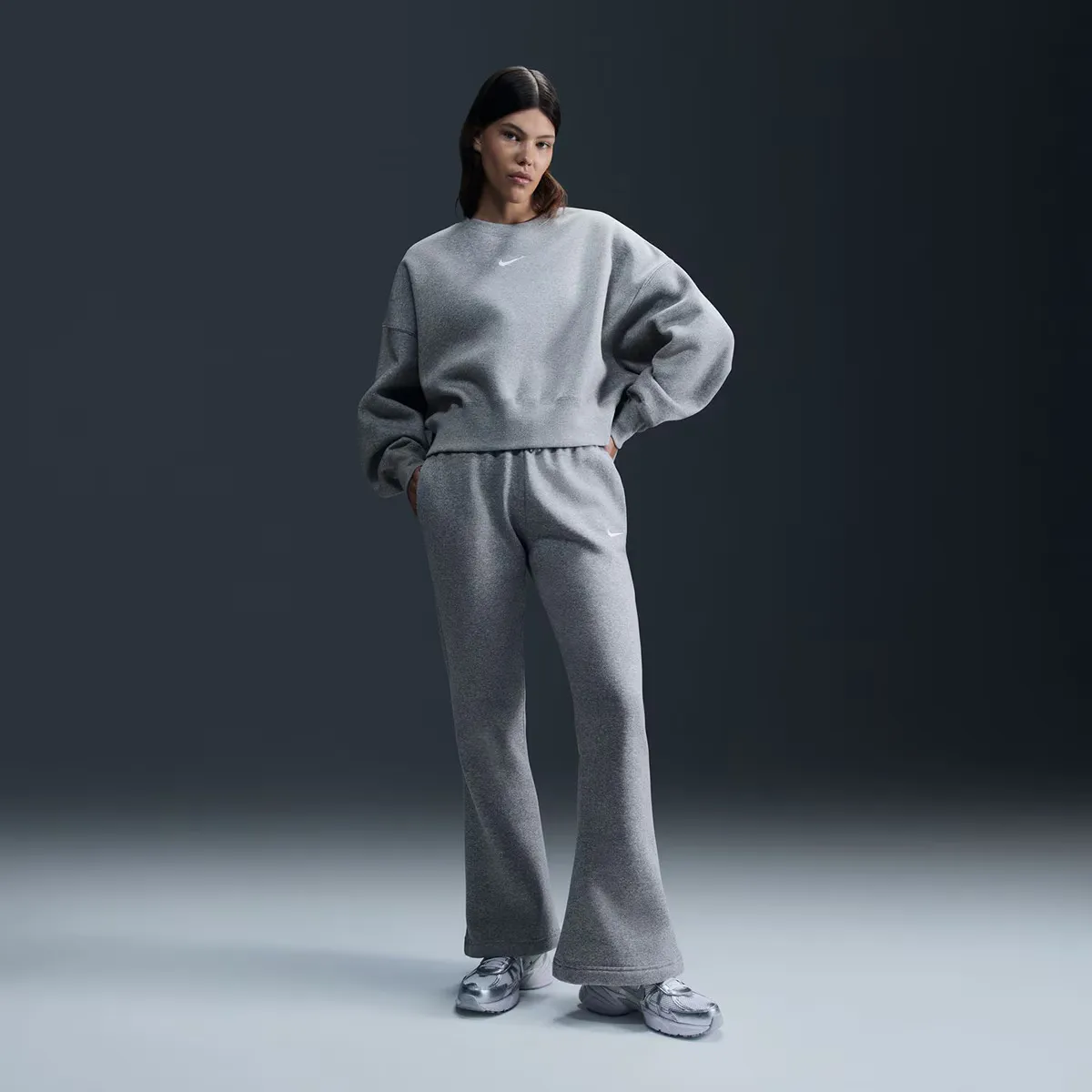 

Женская футболка Nike Sportswear Phoenix Fleece, серый
