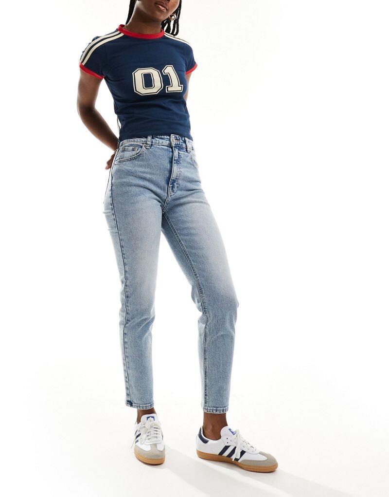 

Pull&Bear — удобные голубые джинсы для мамы
