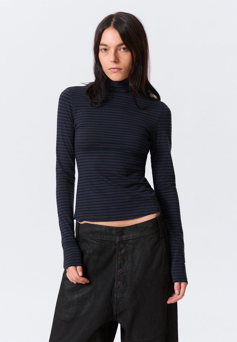 

Топ Weekday STRIPED TURTLENECK, Navy/Black Stripe/Dark Blue