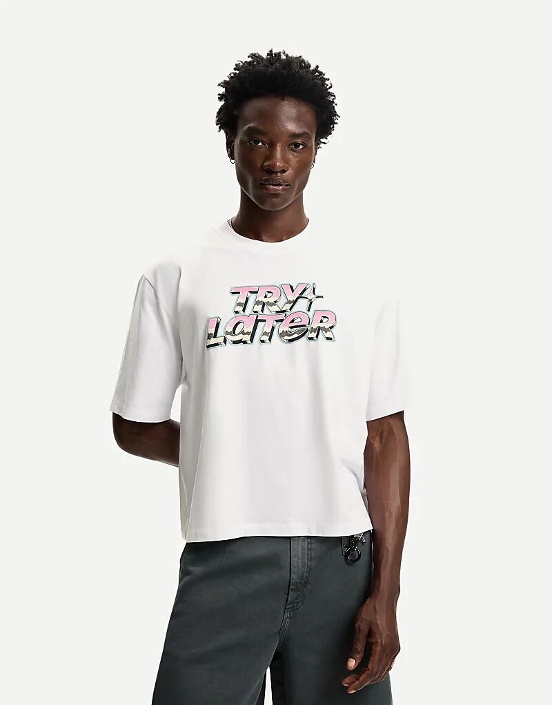 

Укороченная футболка Bershka с короткими рукавами и принтом белого цвета