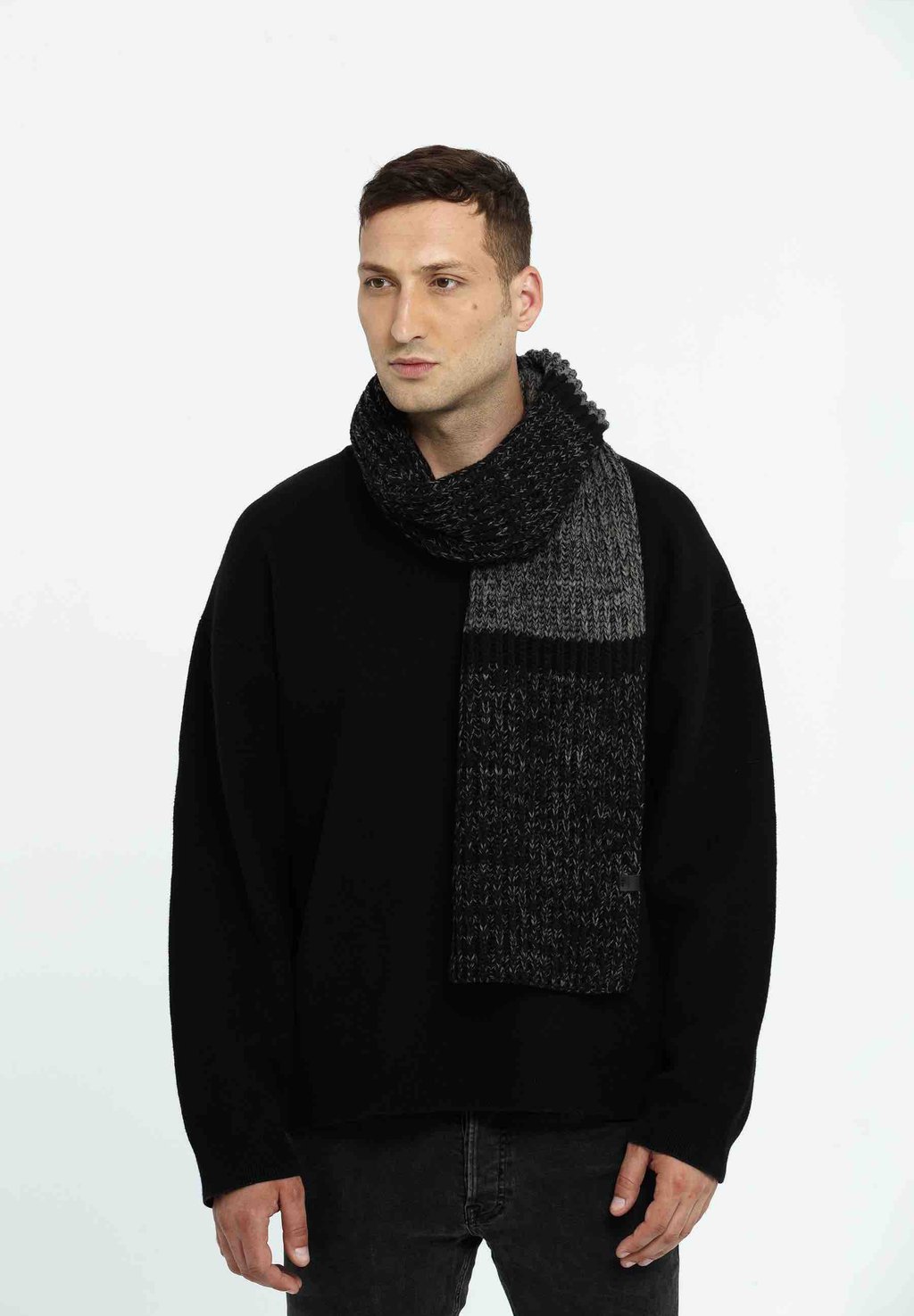 

Шарф Bickley+Mitchell, черный