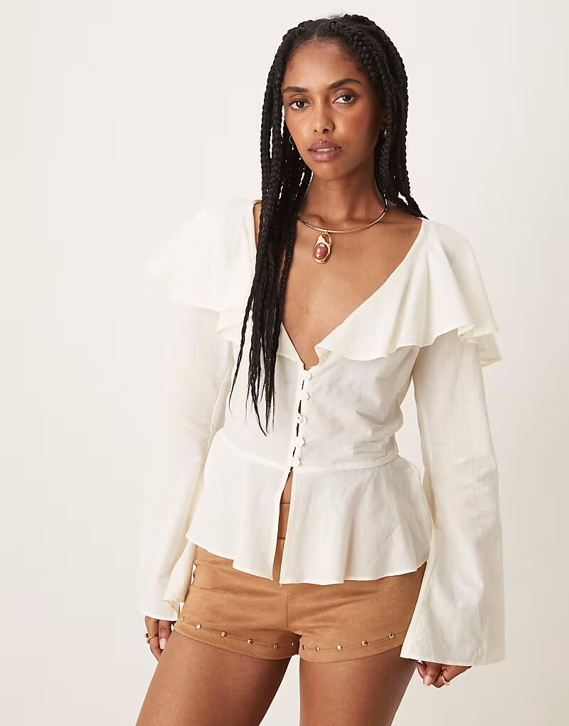 

Блузка цвета слоновой кости с оборками и вырезом-гофре ASOS DESIGN