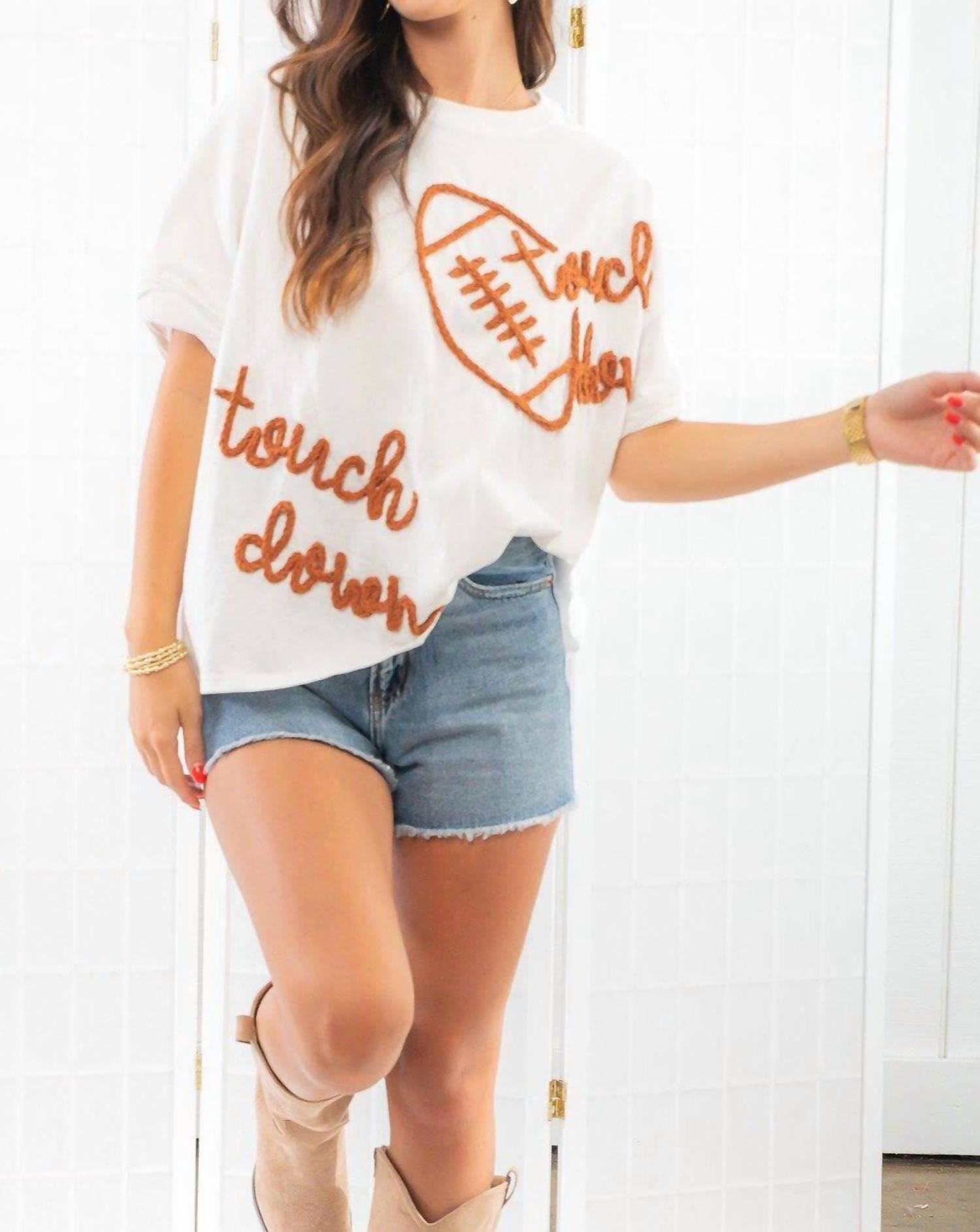 

Футболка большого размера с вышивкой Touch Down белого цвета Peach Love