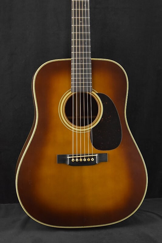 

Акустическая гитара Martin Custom Shop D-28 Authentic 1937 Stage 1 Aging Ambertone