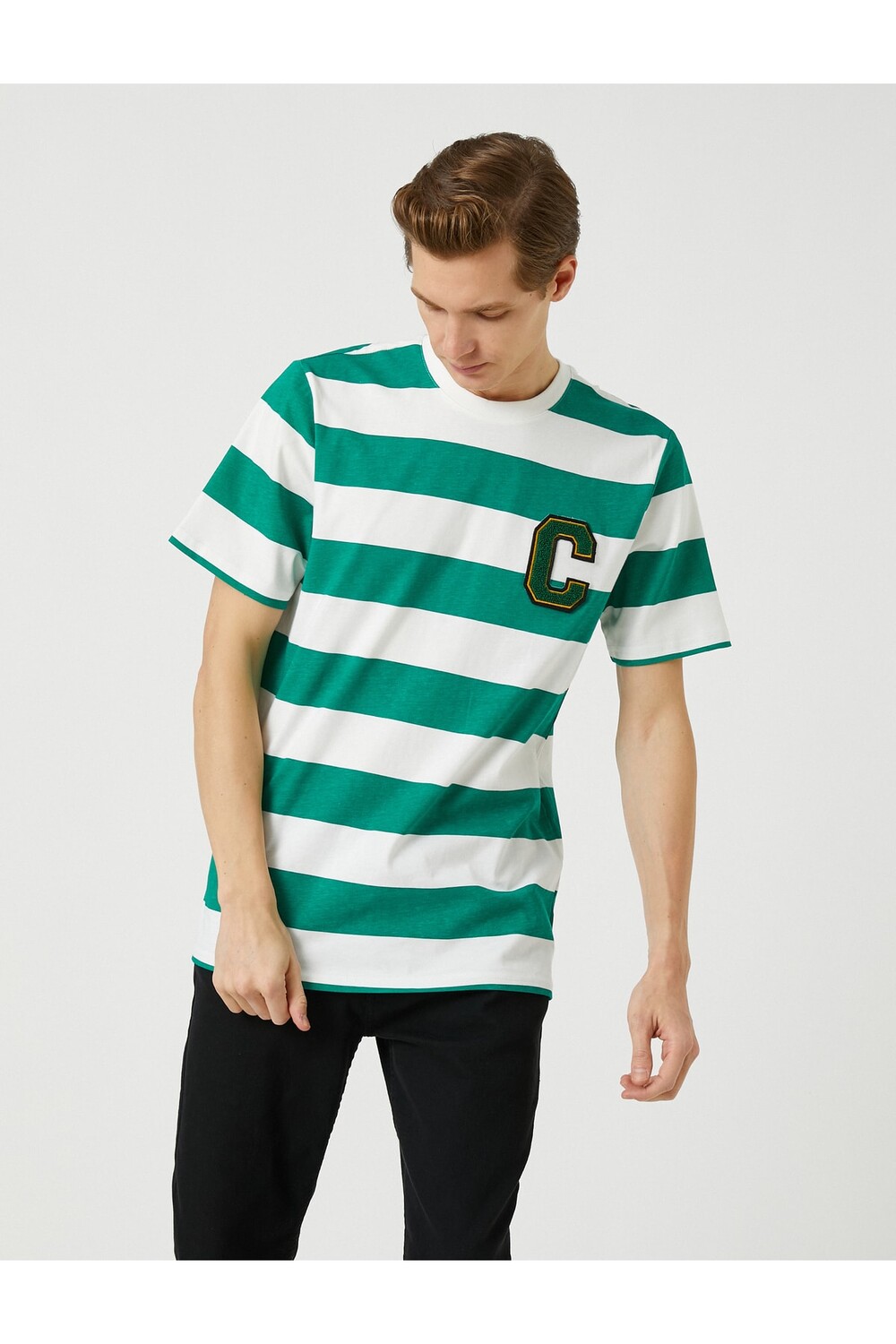 

Футболка колледжа с вышивкой букв и круглым вырезом, короткий рукав, хлопок Koton, зеленый