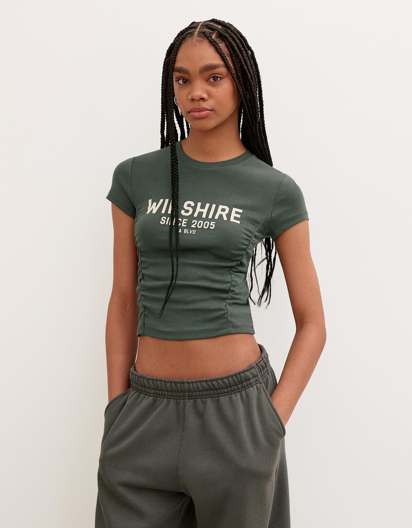 

Футболка с коротким рукавом и сборкой Bershka, хаки