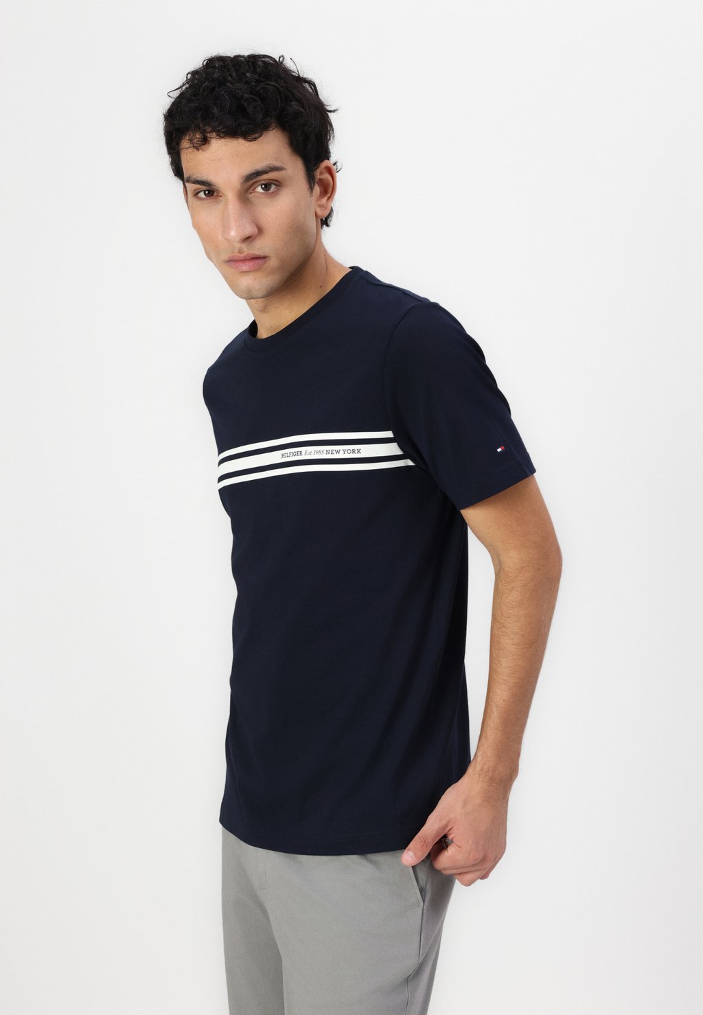 

Футболка с принтом CENTRAL CHEST STRIPE TEE Tommy Hilfiger, темно-синий