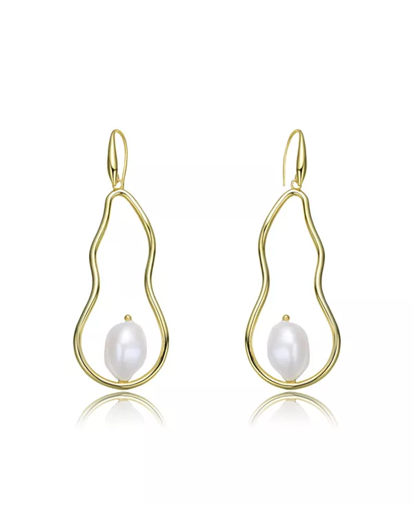 

Очень стильные удлиненные серьги-подвески из стерлингового серебра с позолотой и настоящим пресноводным жемчугом. Genevive, gold