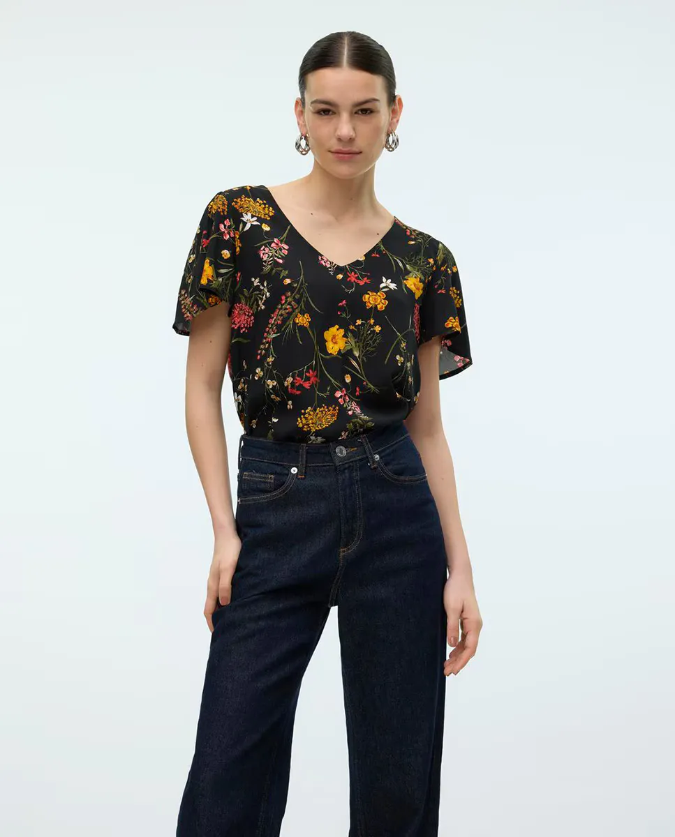 

Свободная блузка с женским вырезом Vero Moda, черный