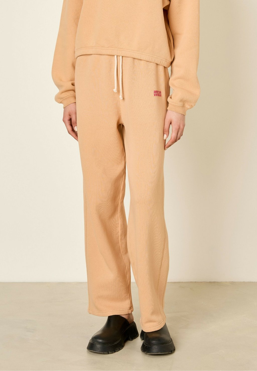 

Спортивные штаны JOGGING IZUBIRD American Vintage, светло-коричневый