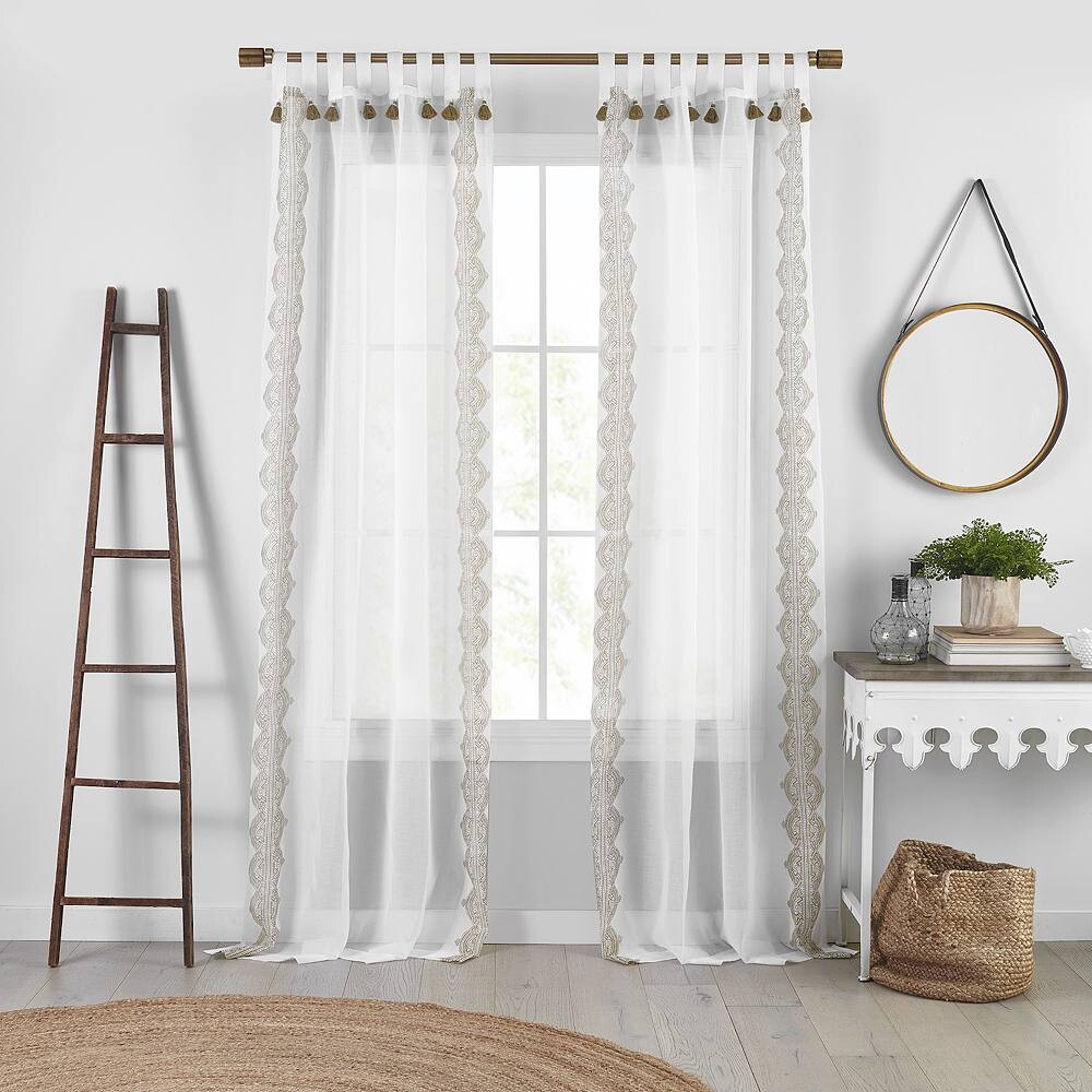 

Elrene Home Fashions Shilo Boho Прозрачная оконная занавеска с кисточками, цвет Linen