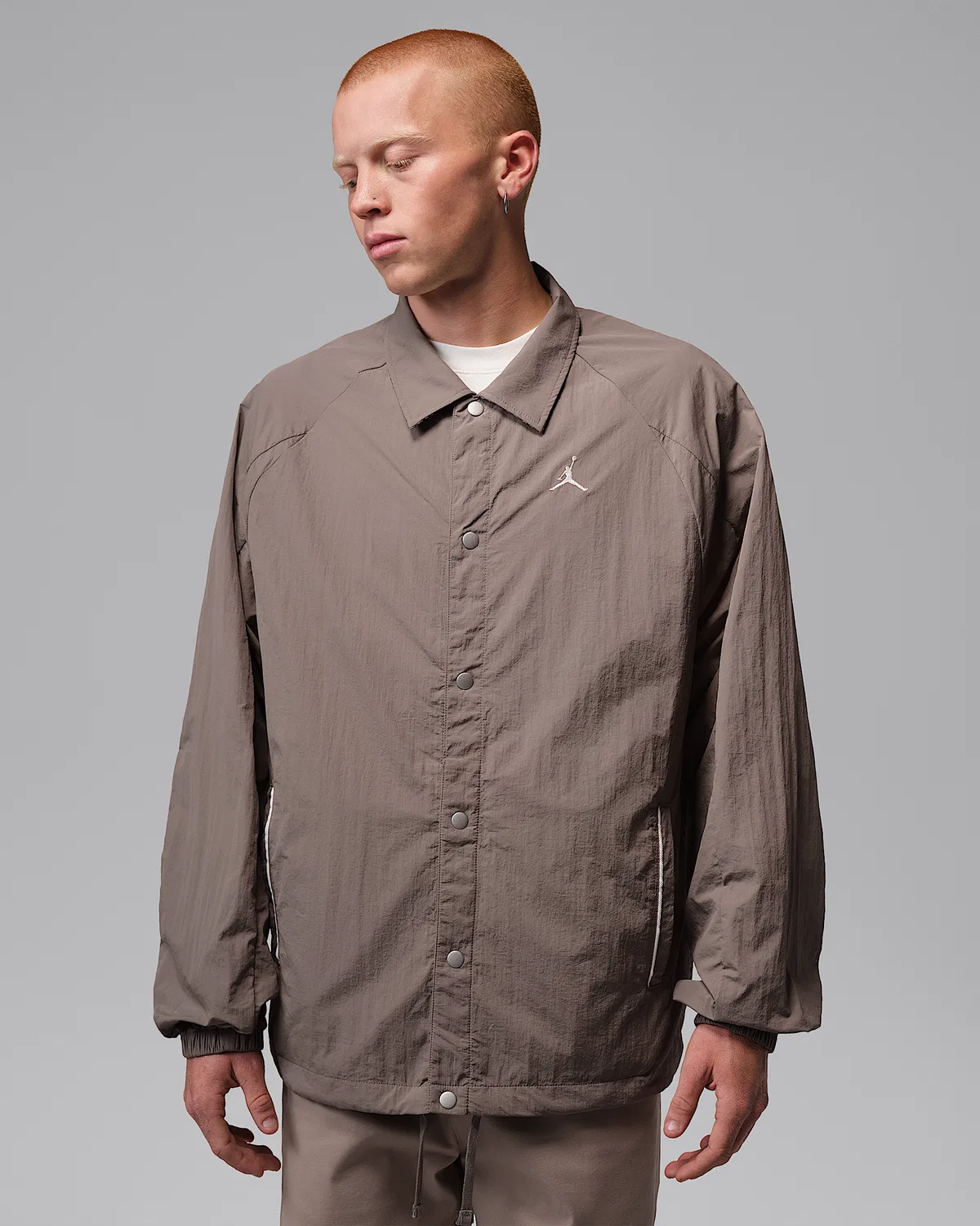 Мужская легкая ветровка Jordan Brooklyn, Olive Grey/Sail — фото 2