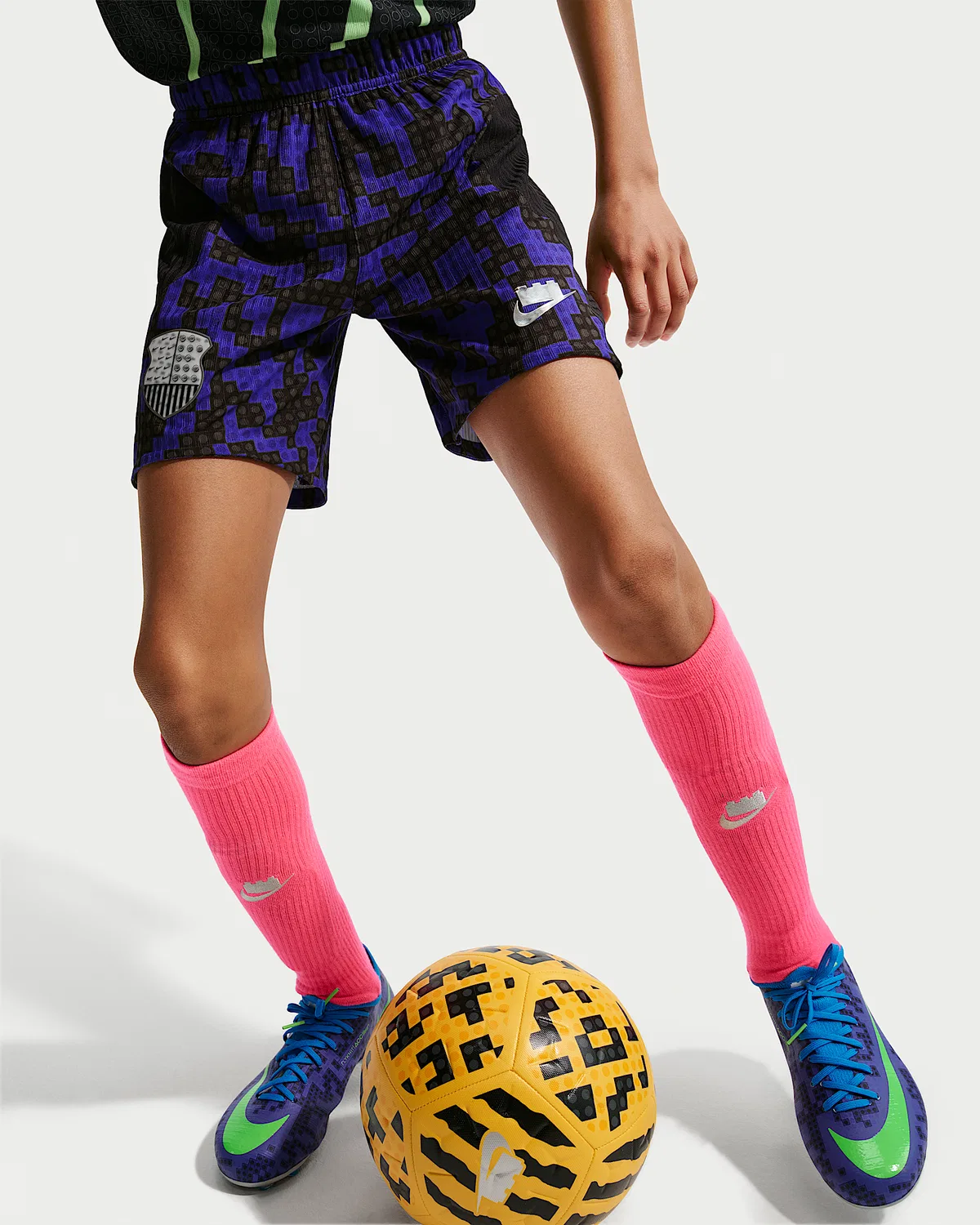Детские футбольные шорты Aero-FIT Nike x LEGO® Collection, Bright Concord/Black/Lucky Green — фото 4