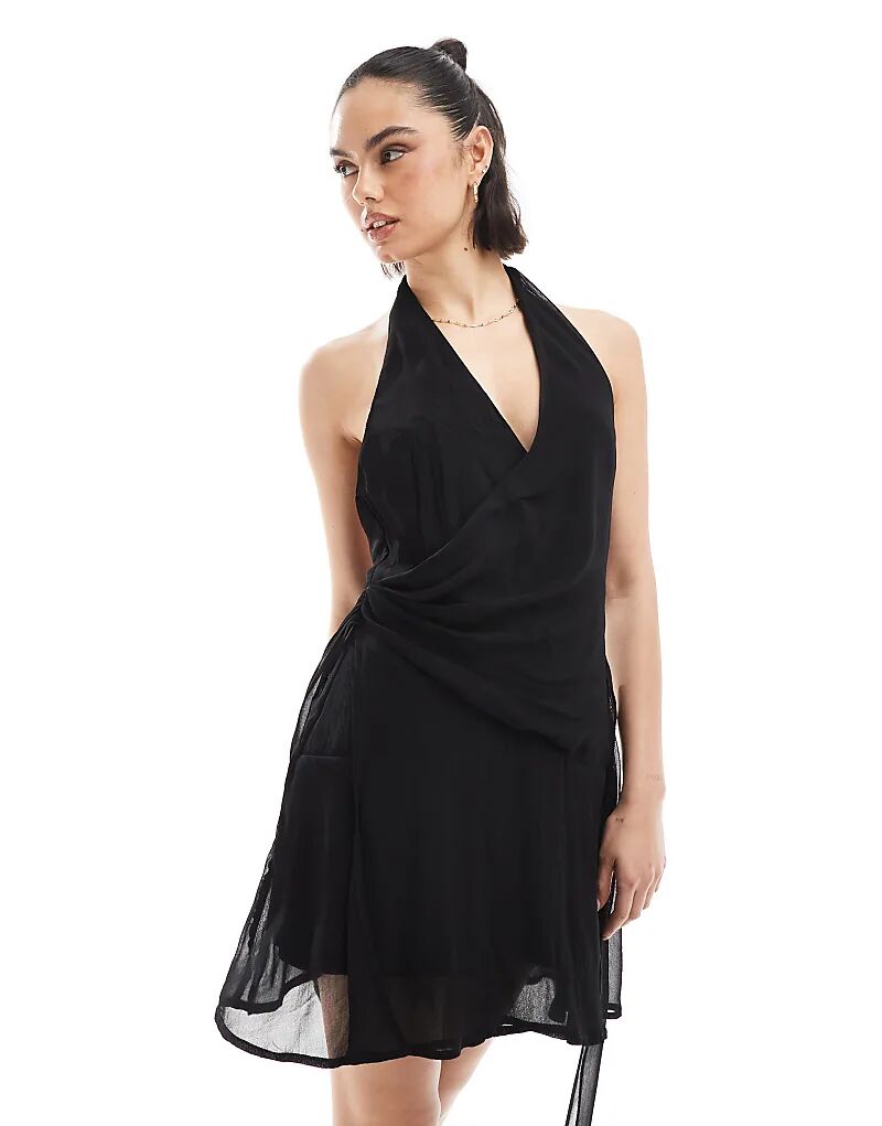 

Короткое платье-халтер Stradivarius черного цвета