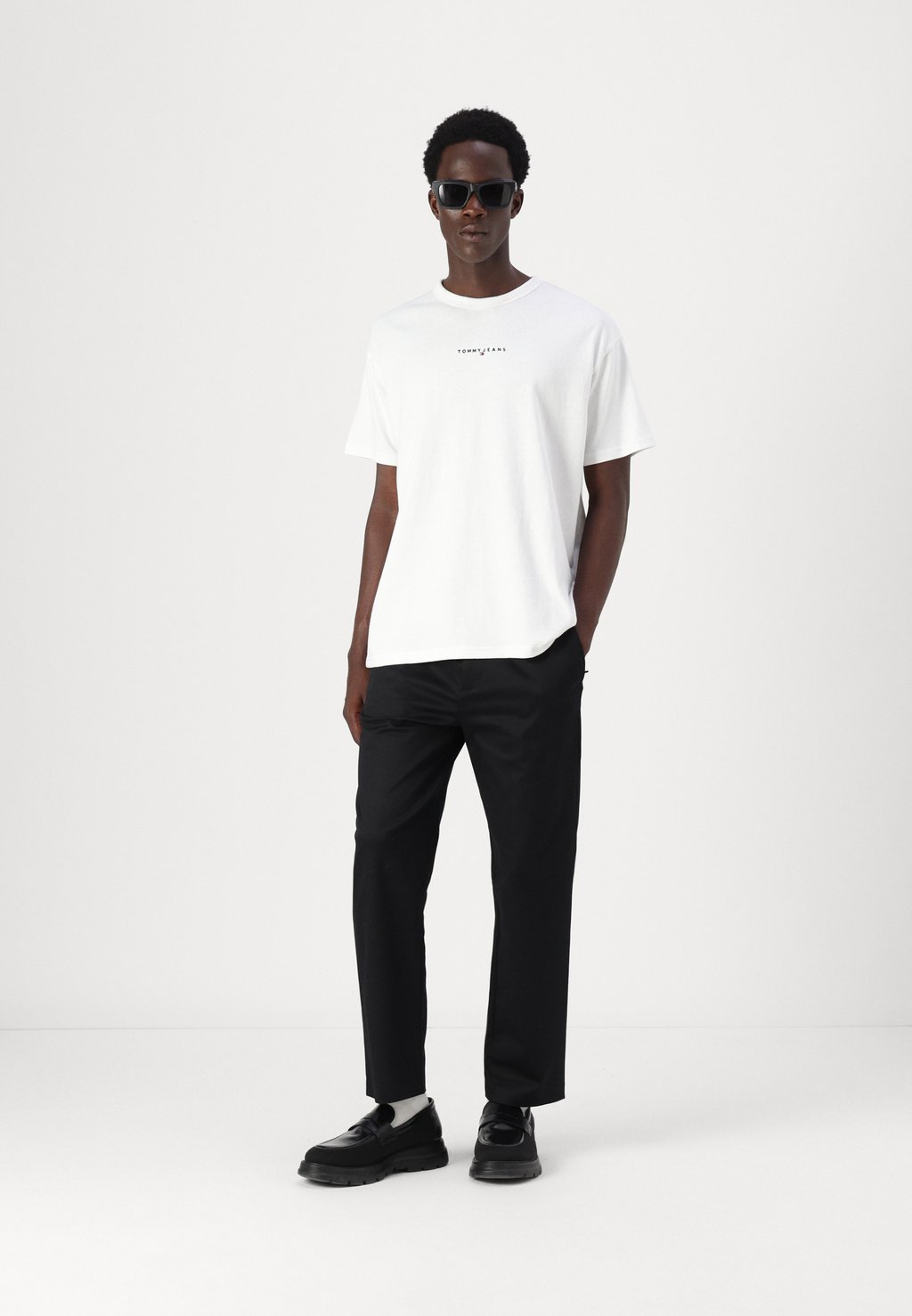 

Базовая футболка LOGO TEE Tommy Jeans, белый