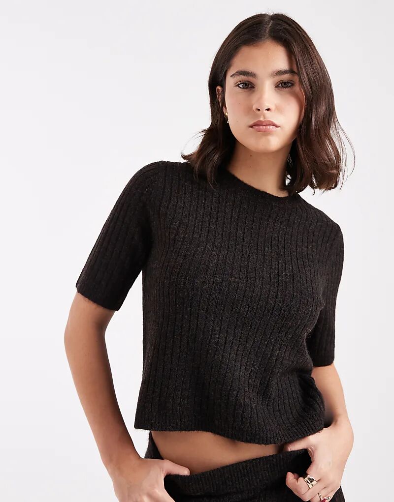 

Трикотажный топ с короткими рукавами Vero Moda в цвете шоколадный меланж