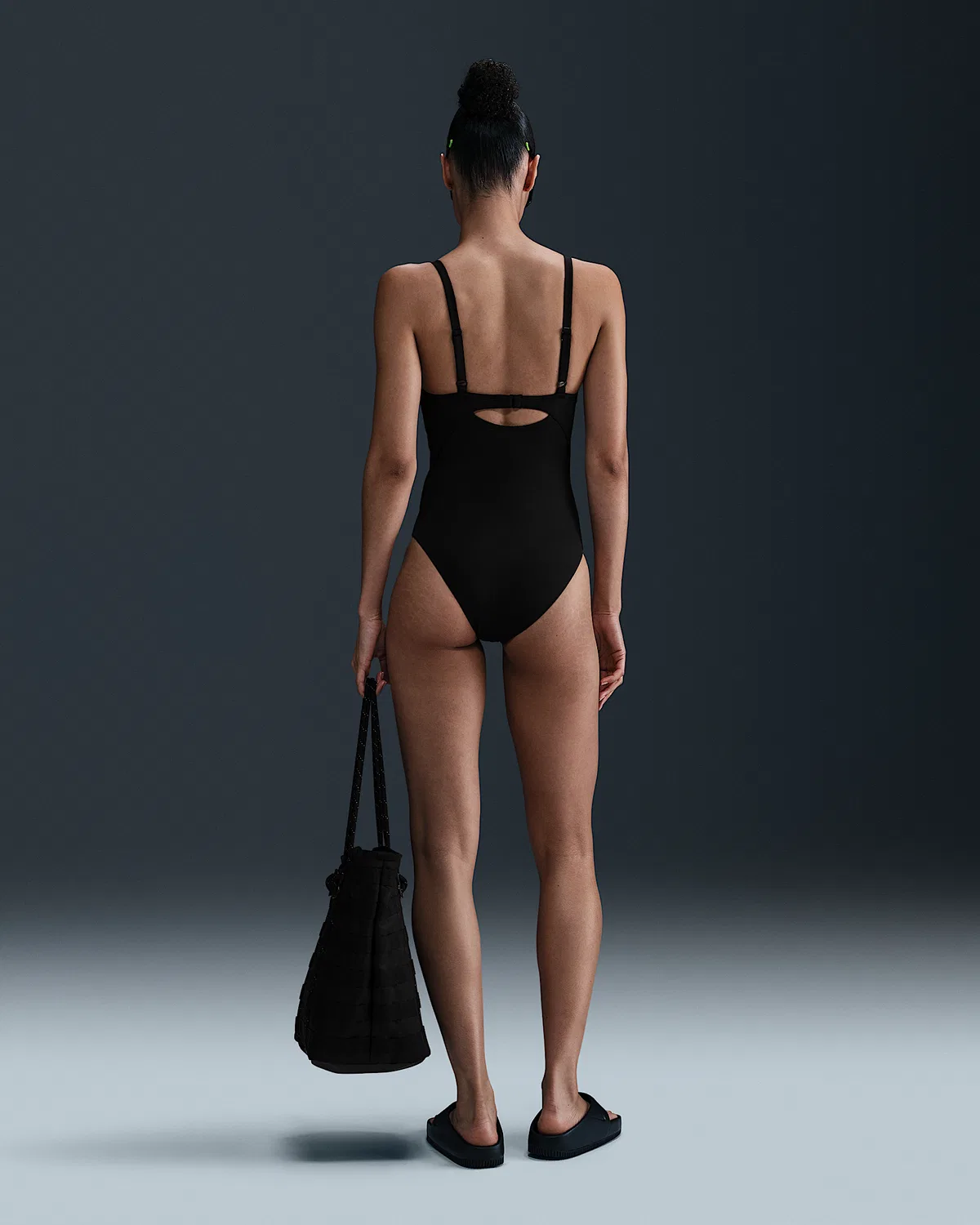 Женский цельный купальник Nike Swim Effortless Essential с V-образным вырезом, Black — фото 4