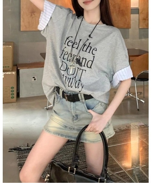 

Футболка свободного кроя с полосатым логотипом на рукаве, бренд CHEER, серый