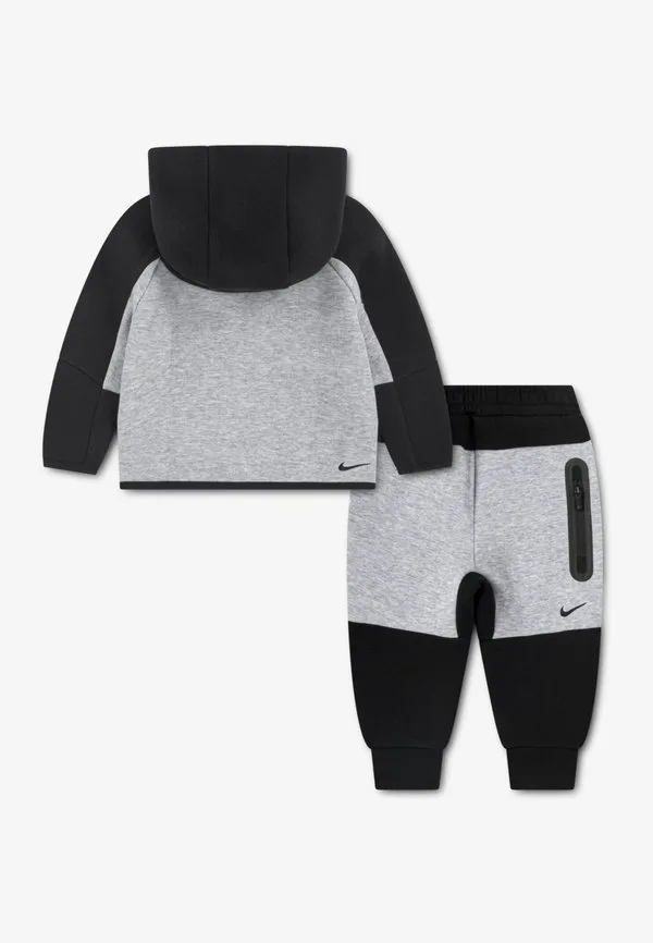 Технологичный спортивный костюм унисекс Nike Sportswear, Black — фото 2