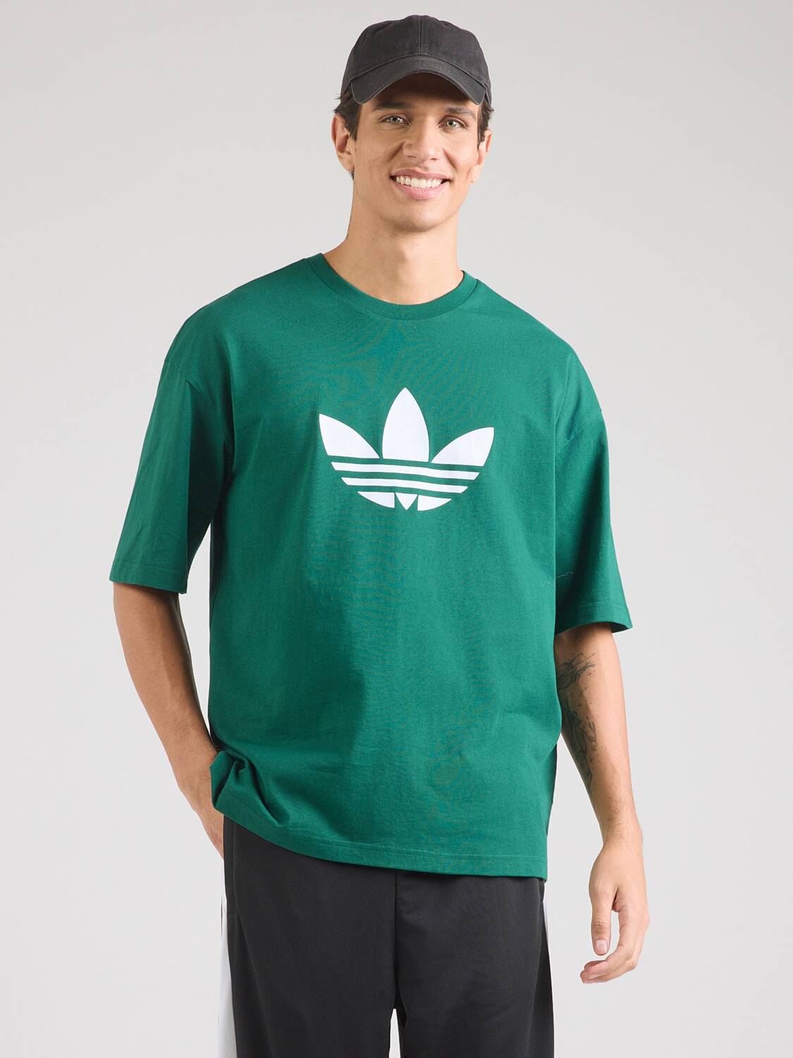 Adidas Originals Футболка 'TREFOIL' в зеленом цвете — фото 2