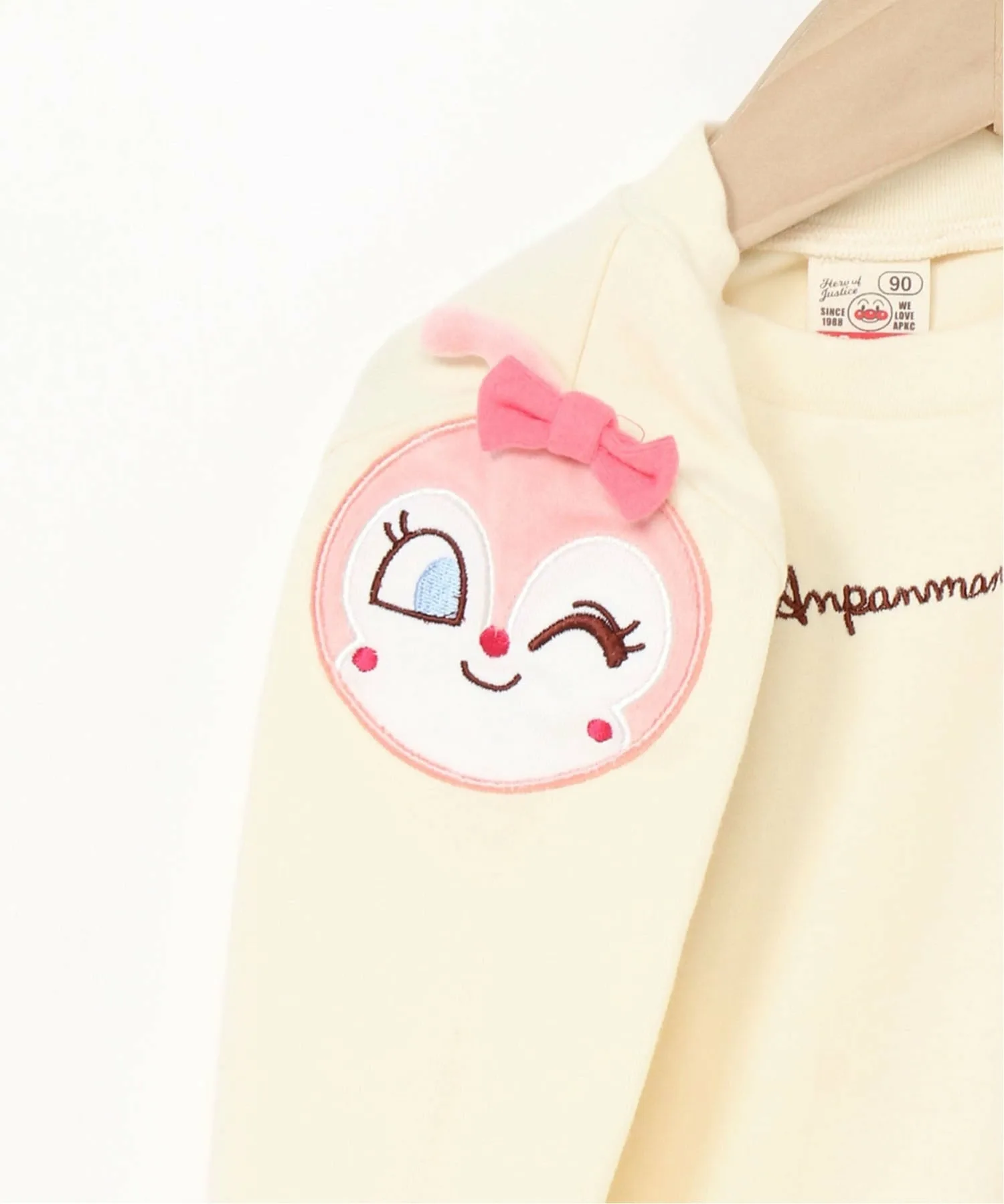Детская коллекция ANPANMAN / (K) Пуловер с аппликацией на рукаве и лице Anpanman Kids Collection, cream — фото 3