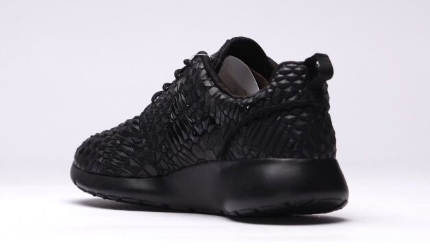 Кроссовки Nike Wmns Roshe One DMB 'Triple Black', черный — фото 4