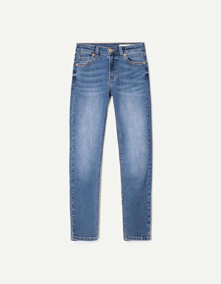 

Узкие джинсы с заниженной талией Bershka, синий