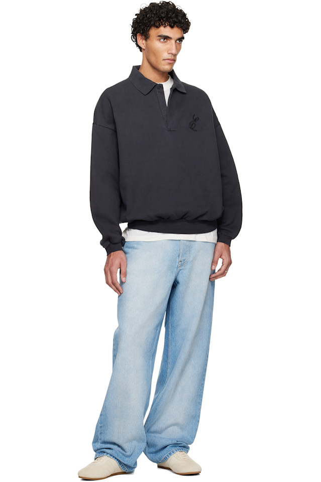 Fear Of God Essentials Черная классическая поло с вышивкой на тему праздников — фото 4