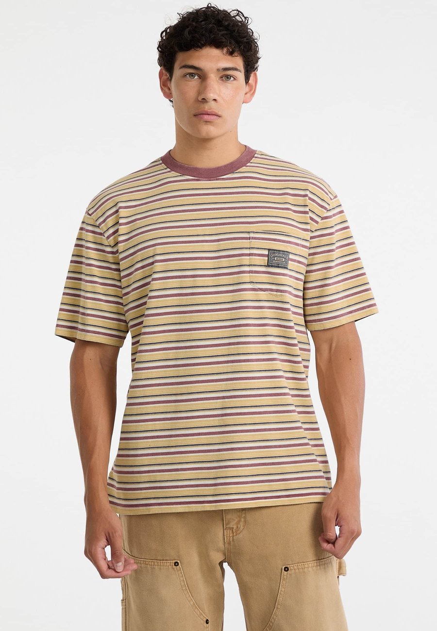 

Футболка Guess Print T-shirt, Mehrfarbig/Braun/Multi-Coloured, Коричневый, Футболка Guess Print T-shirt, Mehrfarbig/Braun/Multi-Coloured