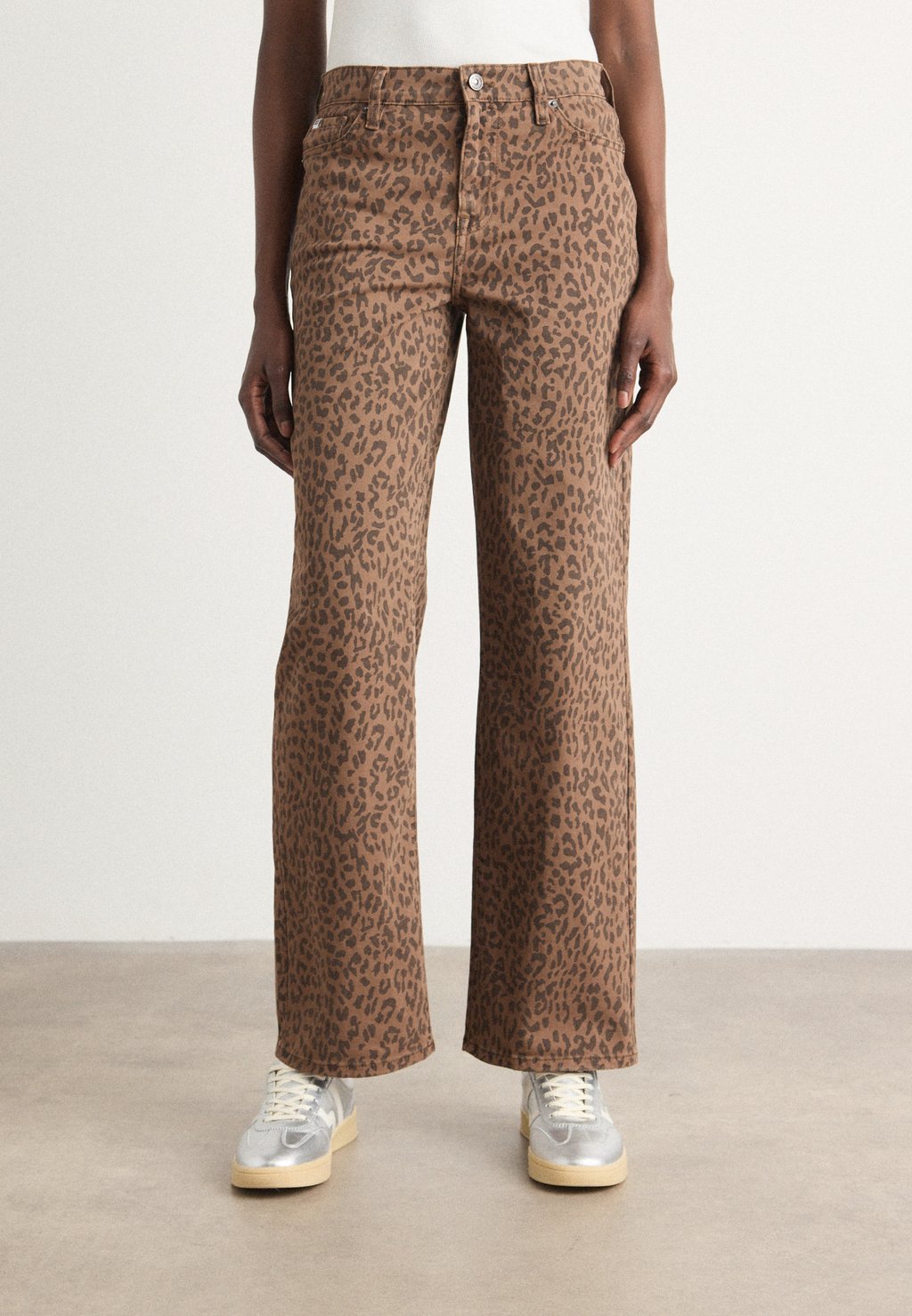 

Джинсы прямого кроя MID RISE RELAXED DKNY, мультиколор