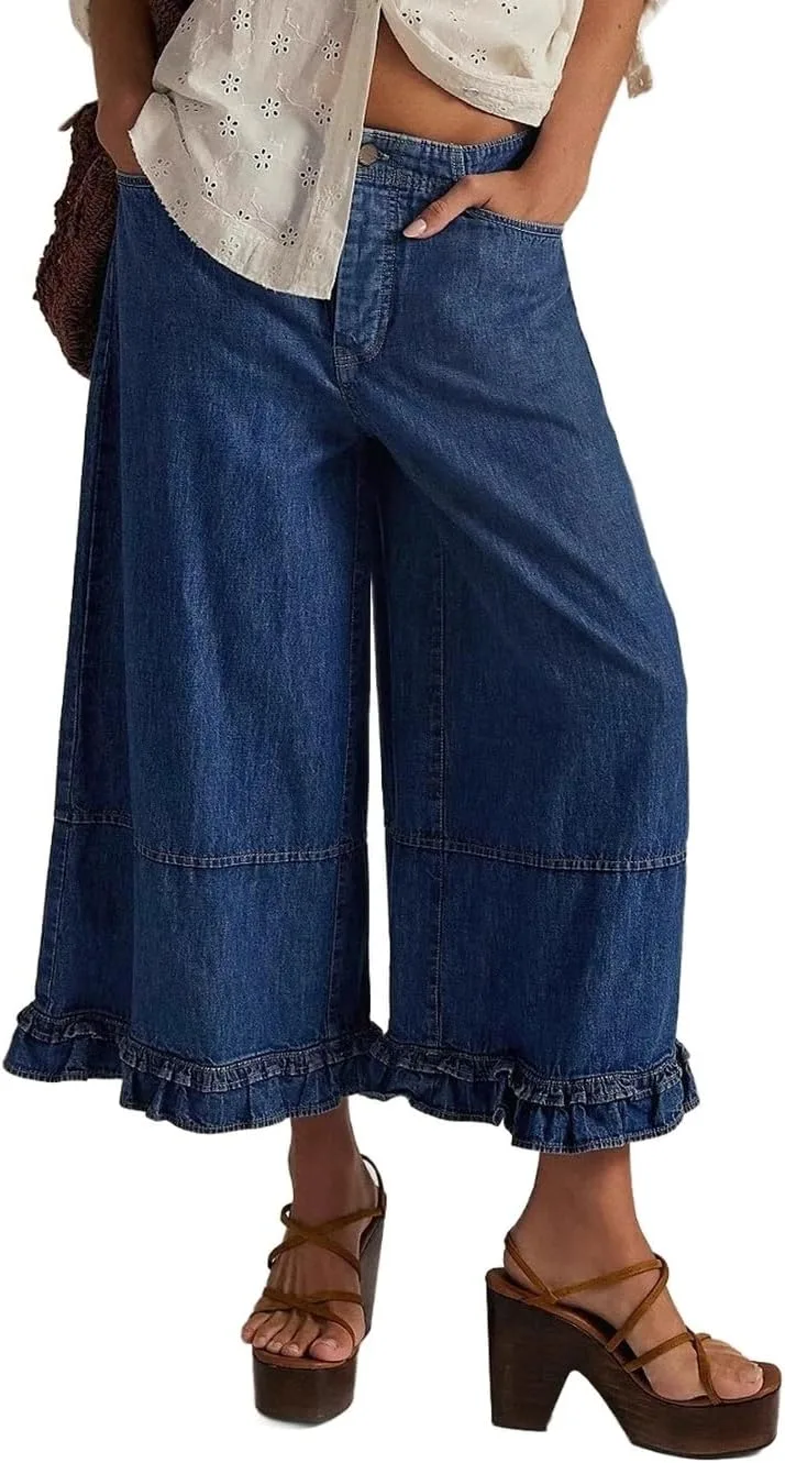 

Женские джинсы с рюшами и широкими штанинами