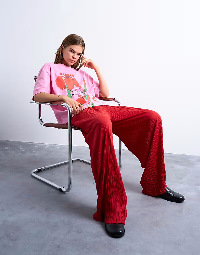 

Широкие брюки с мятой отделкой красного цвета Topshop