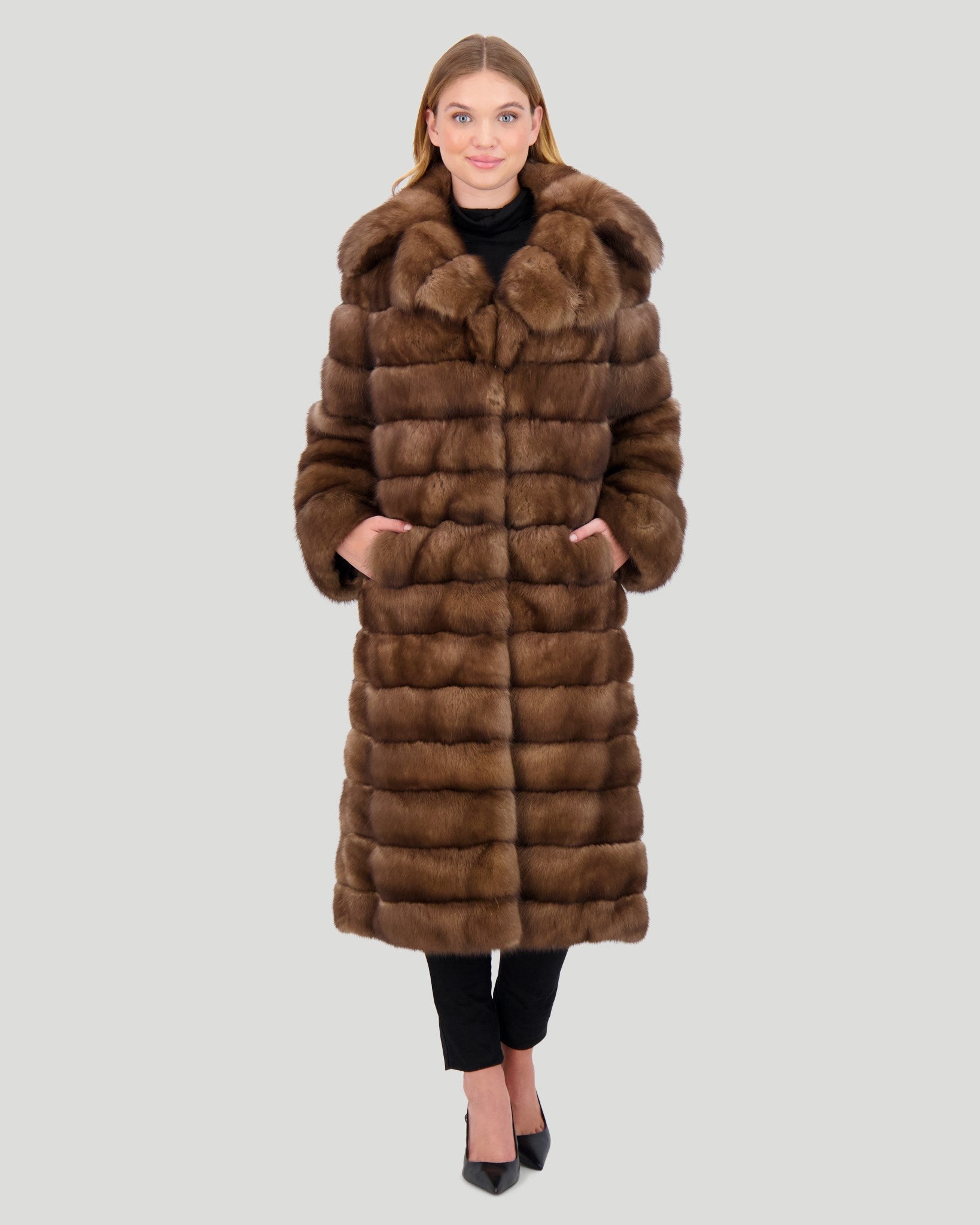 

Короткое пальто из соболя Gorski, цвет cashmere