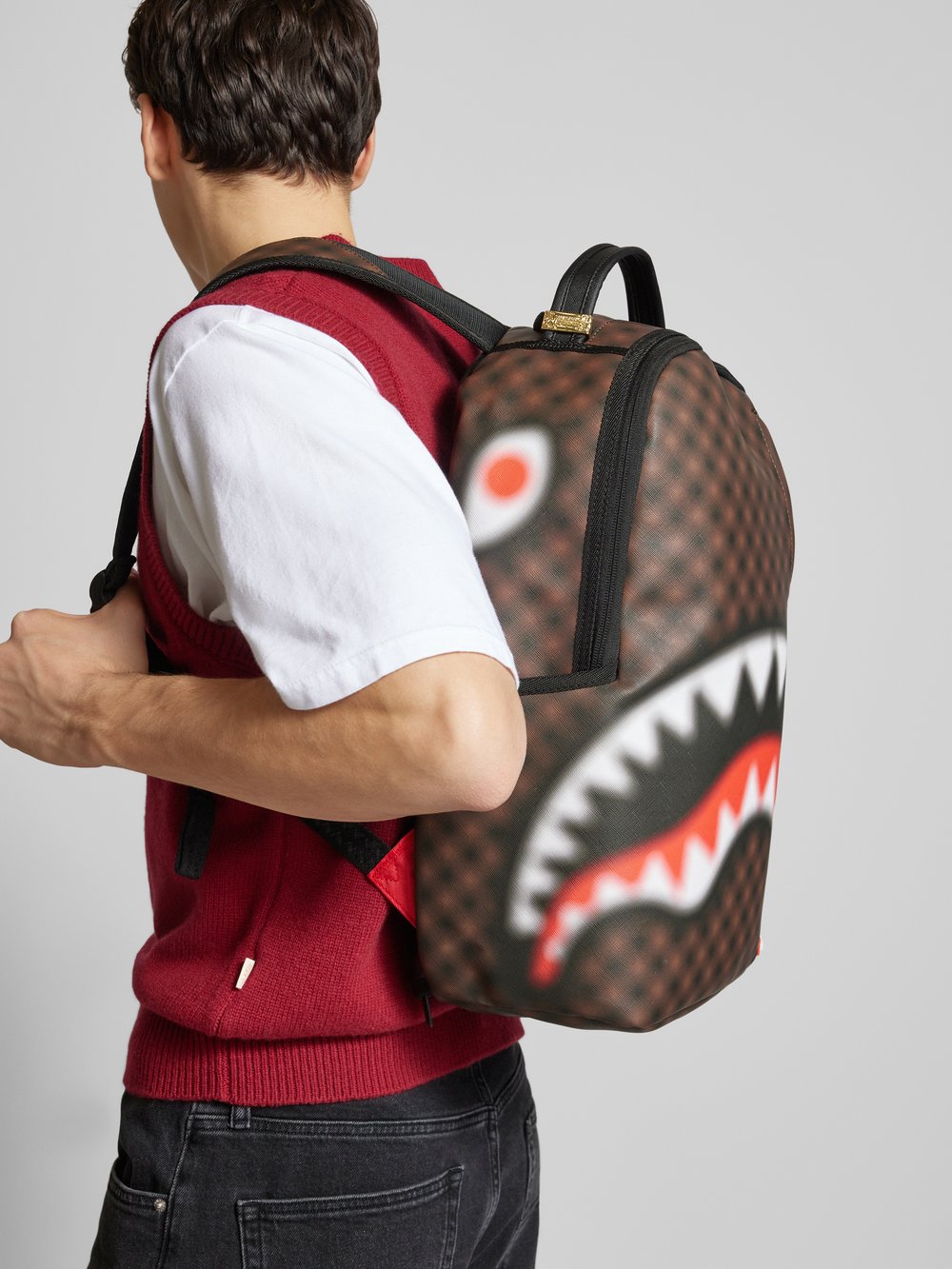 

Рюкзак с нашивкой-лейблом модель «АКУЛЫ В ПАРИЖЕ» Sprayground, темно-коричневый