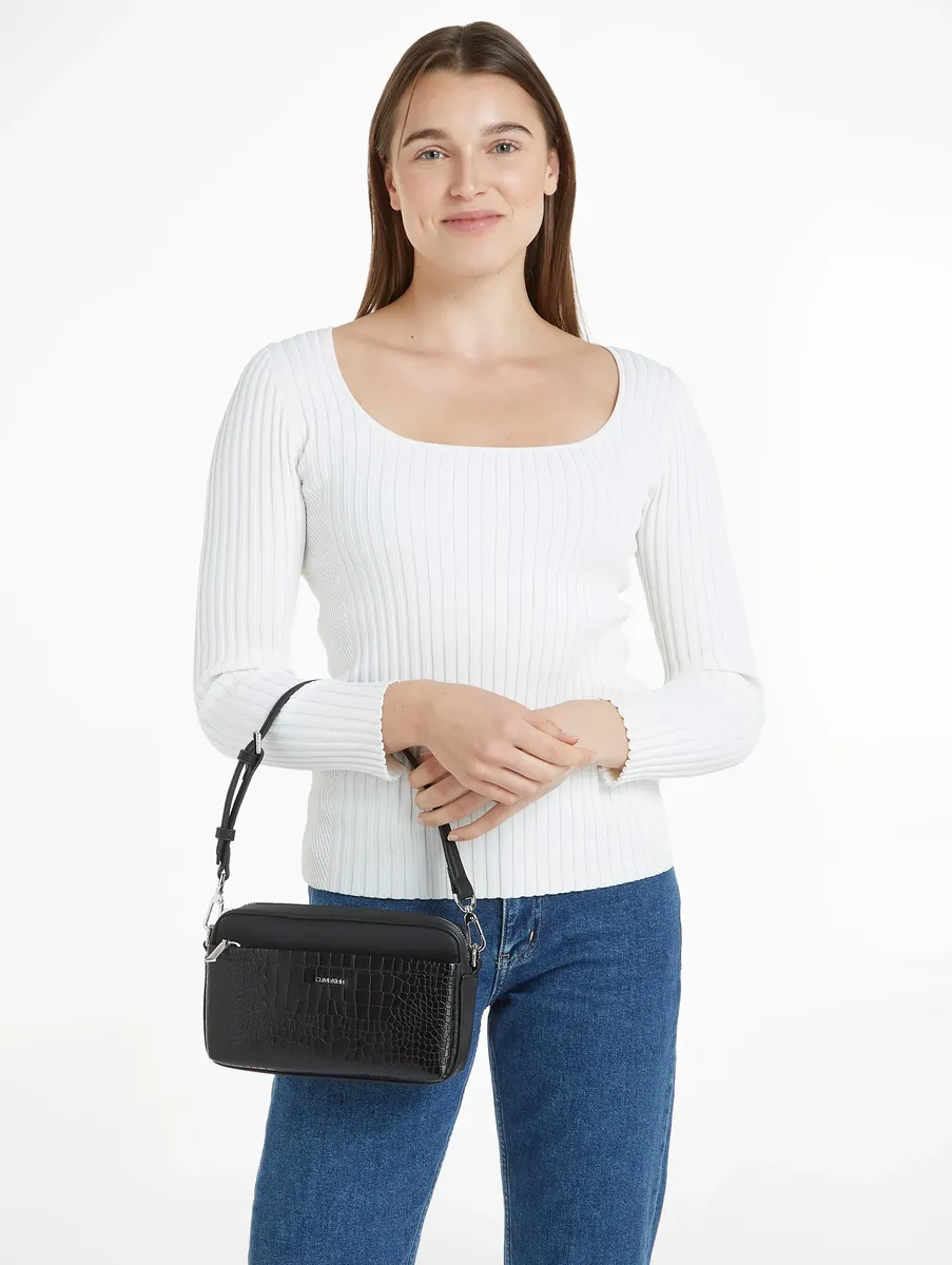 

Сумка через плечо Calvin Klein "CK MUST CONV CAMERA BAG_CROCO", черный