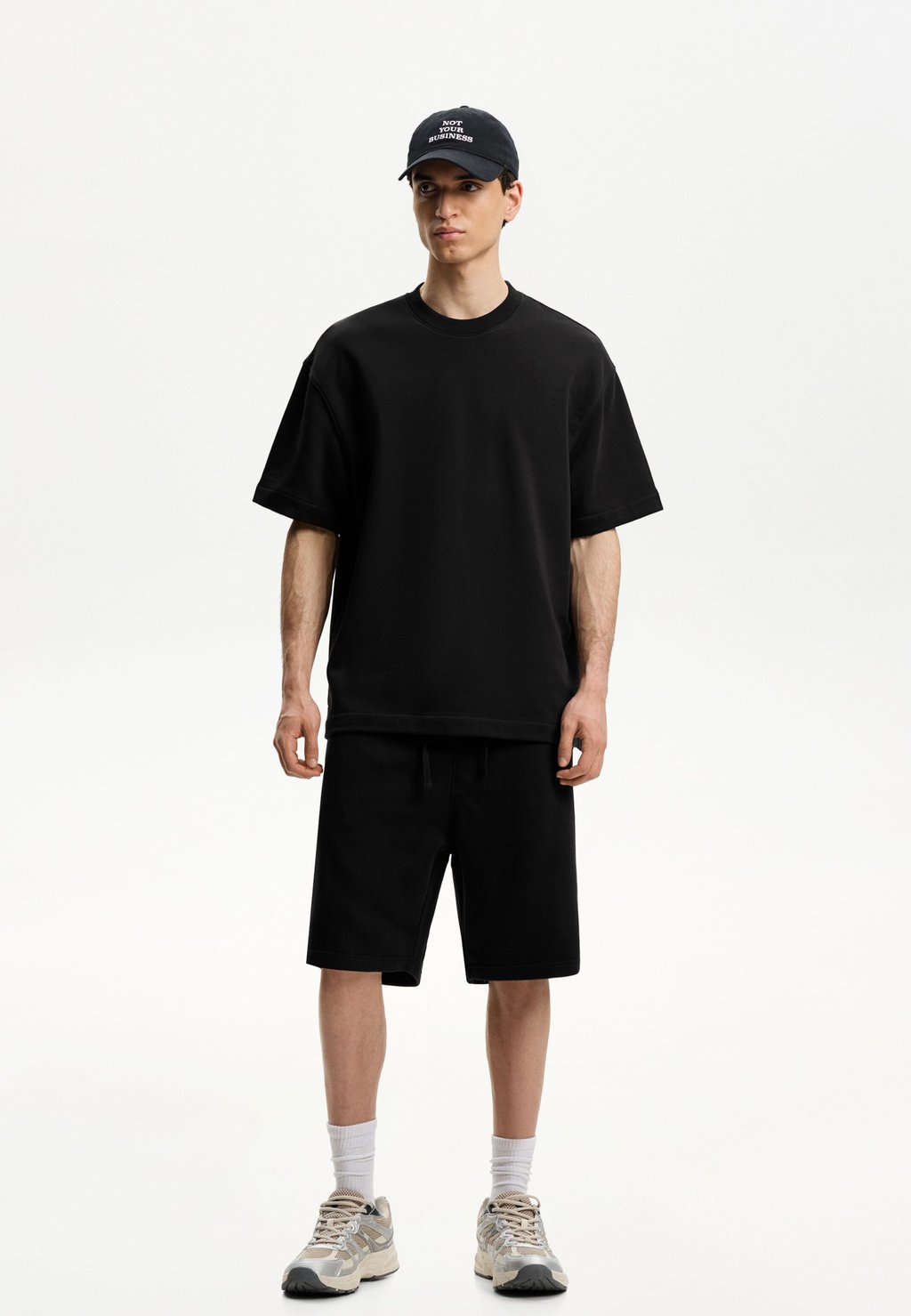 

Базовая футболка SET BERMUDA SHORTS AND T-SHIRT - Tracksuit bottoms Bershka, черный