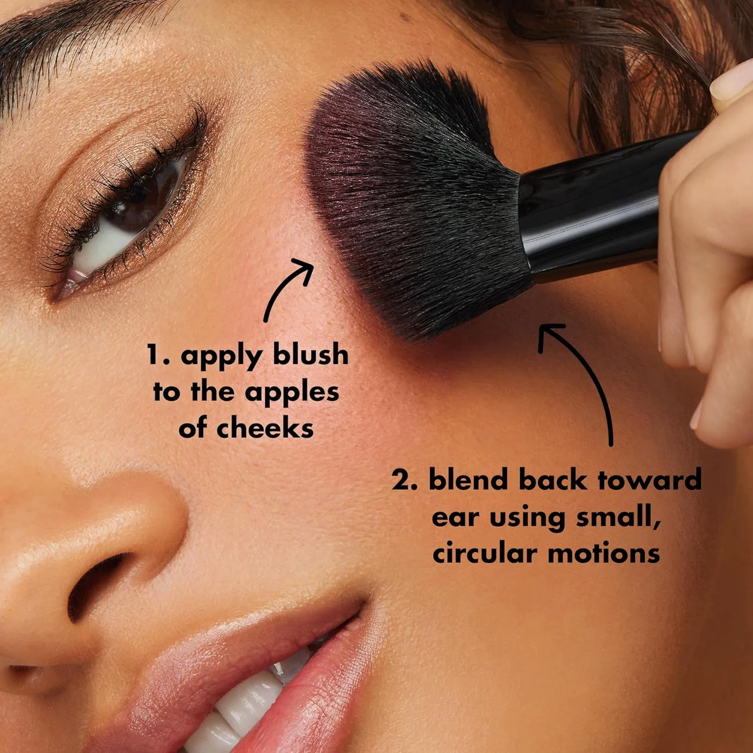 Кисть для румян угловая e.l.f. Studio Angled Blush Brush, 1 шт — фото 4