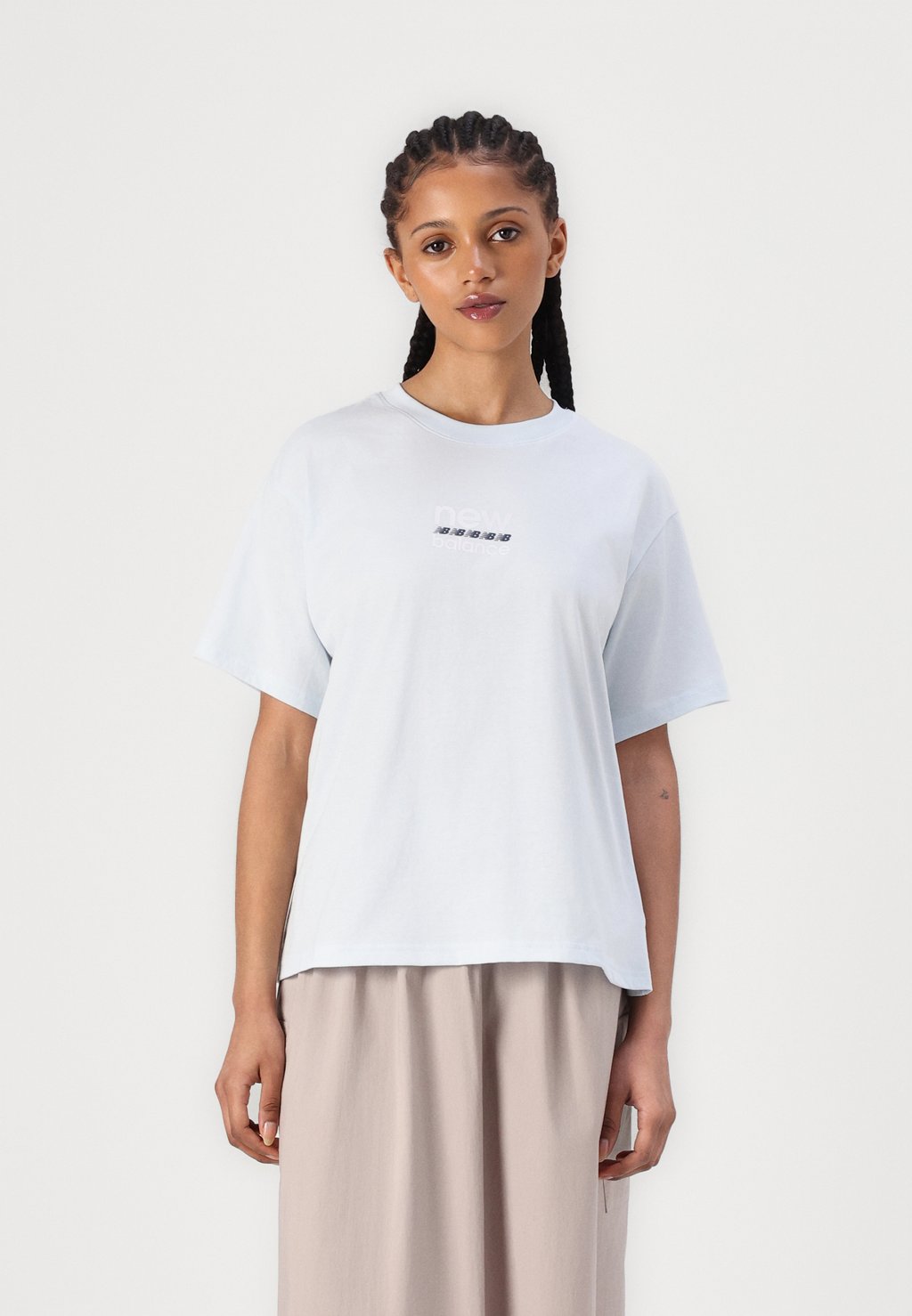 

Футболка с принтом SPORT RELAXED GRAPHIC New Balance, светло-голубой