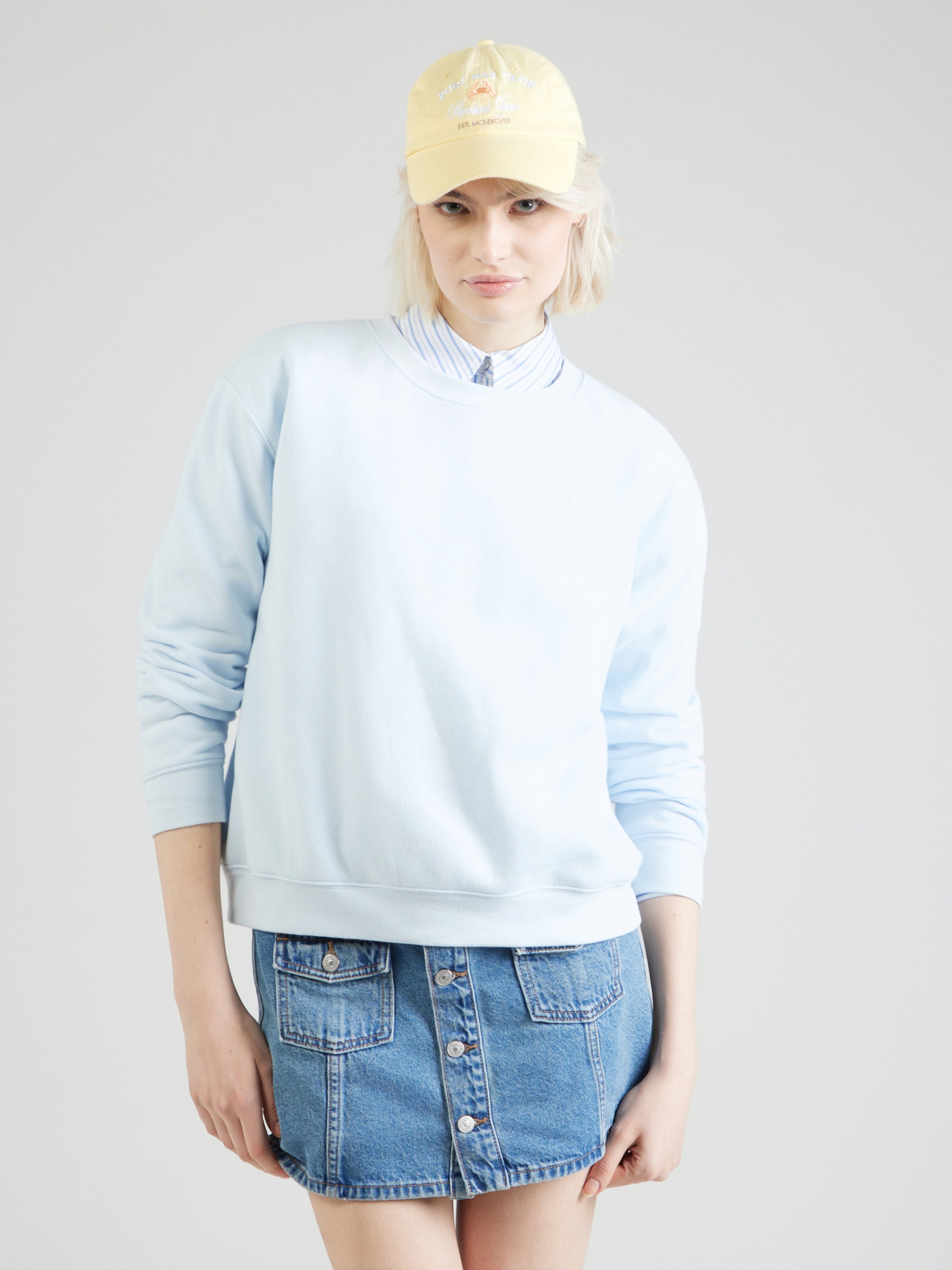 LEVI'S  Свитшот 'Everyday Sweatshirt' в пастельно-голубом цвете — фото 3