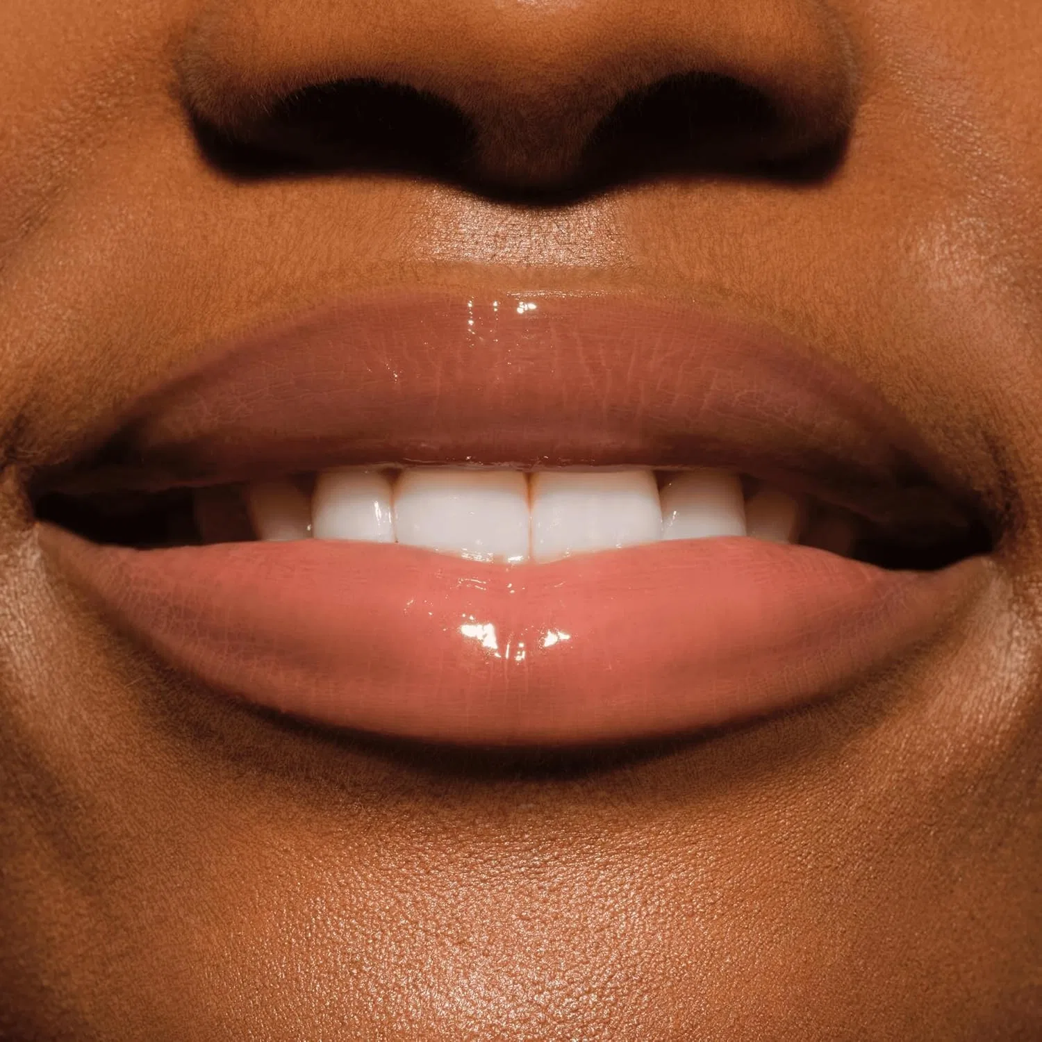 Блестящий бальзам для губ «Butter Drippin' Glossy Lip Balm» от Catrice Catrice, 020 Maple Latte — фото 4