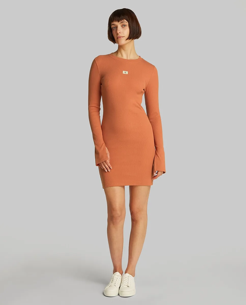 

Женское платье канеле приталенного силуэта Calvin Klein Jeans, коричневый