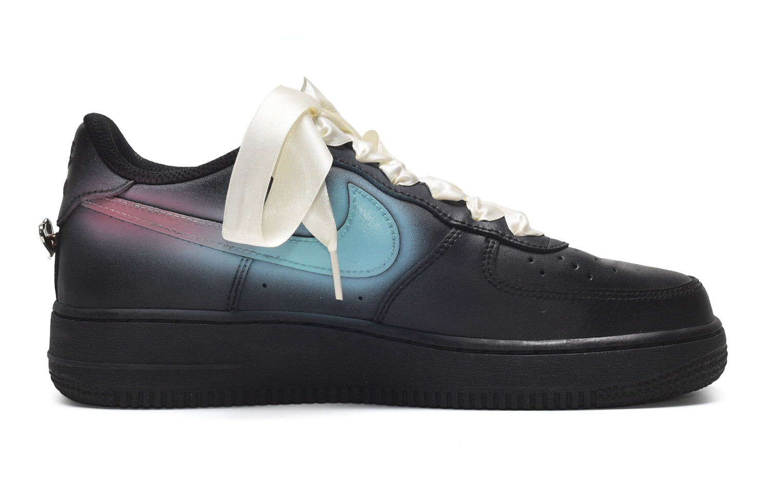 

Женские кроссовки для скейтбординга Nike Air Force 1, Black/White